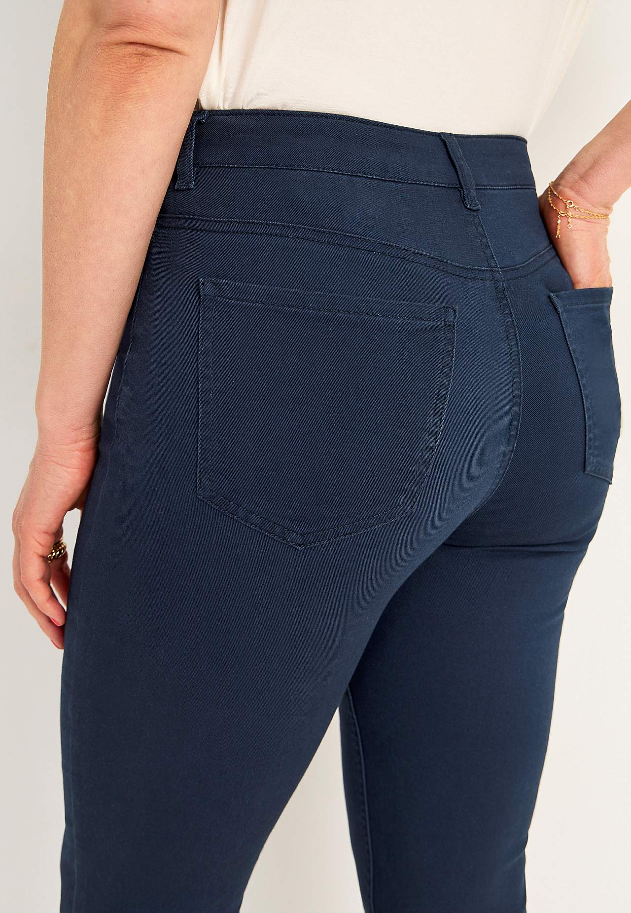 Slightly slimmer ankle jeans