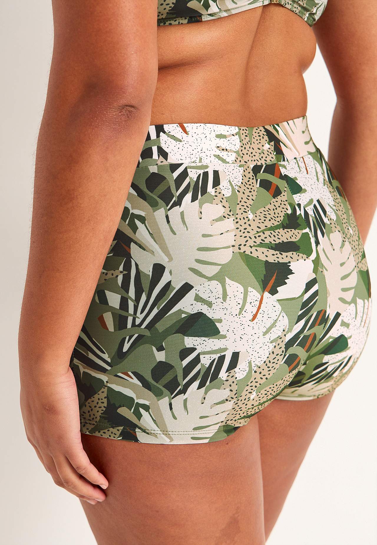 Bikini bottom with short leg