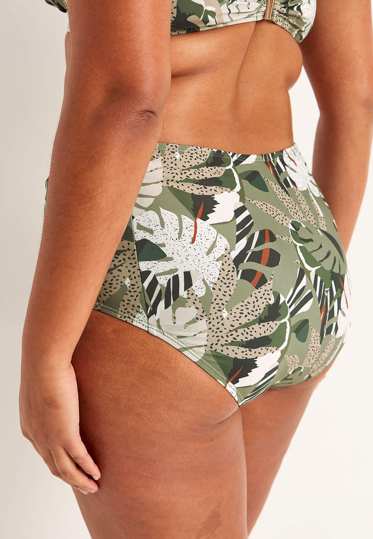Bikini bottom with high waist