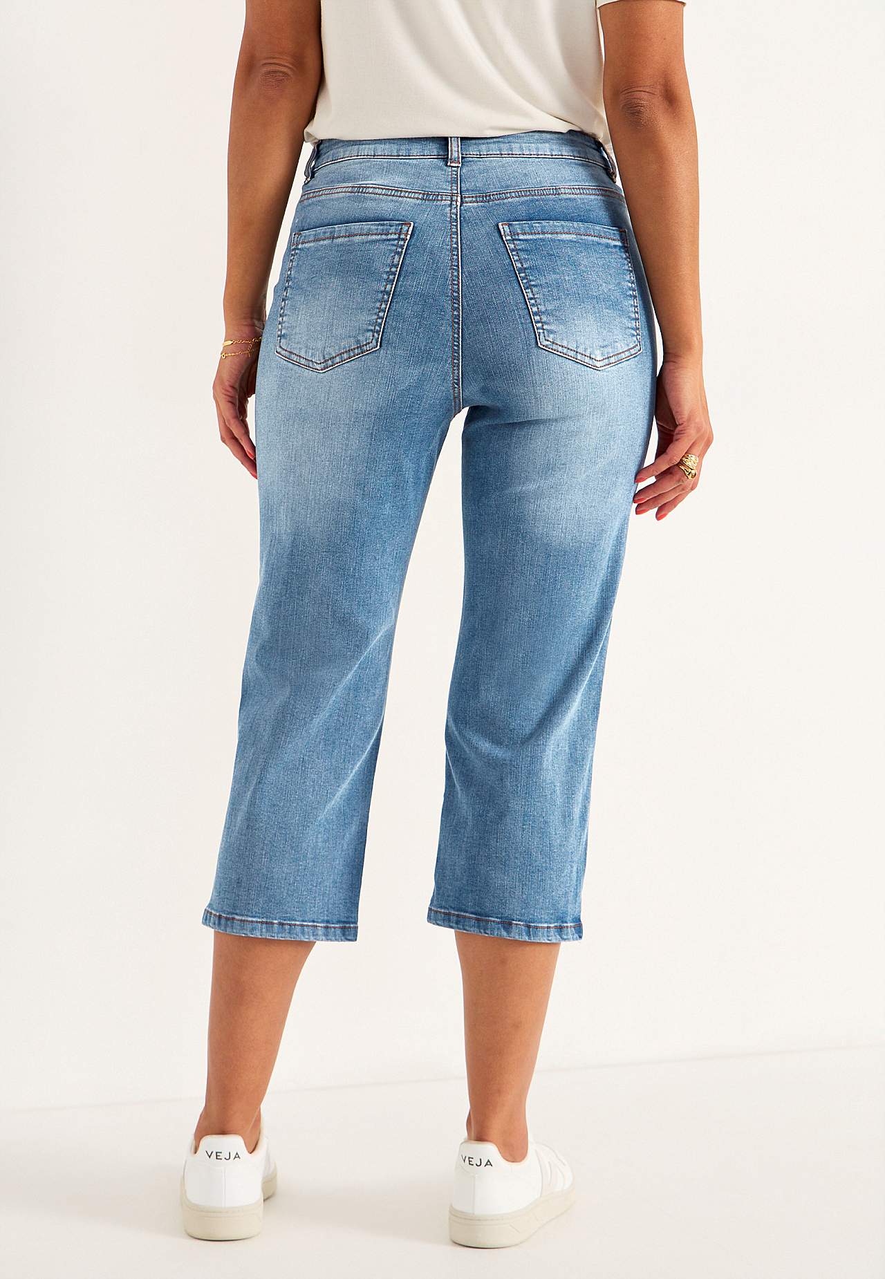 Crop jeans with button fly closure
