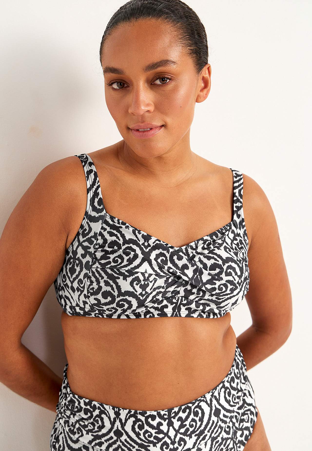 Wireless bikini bra