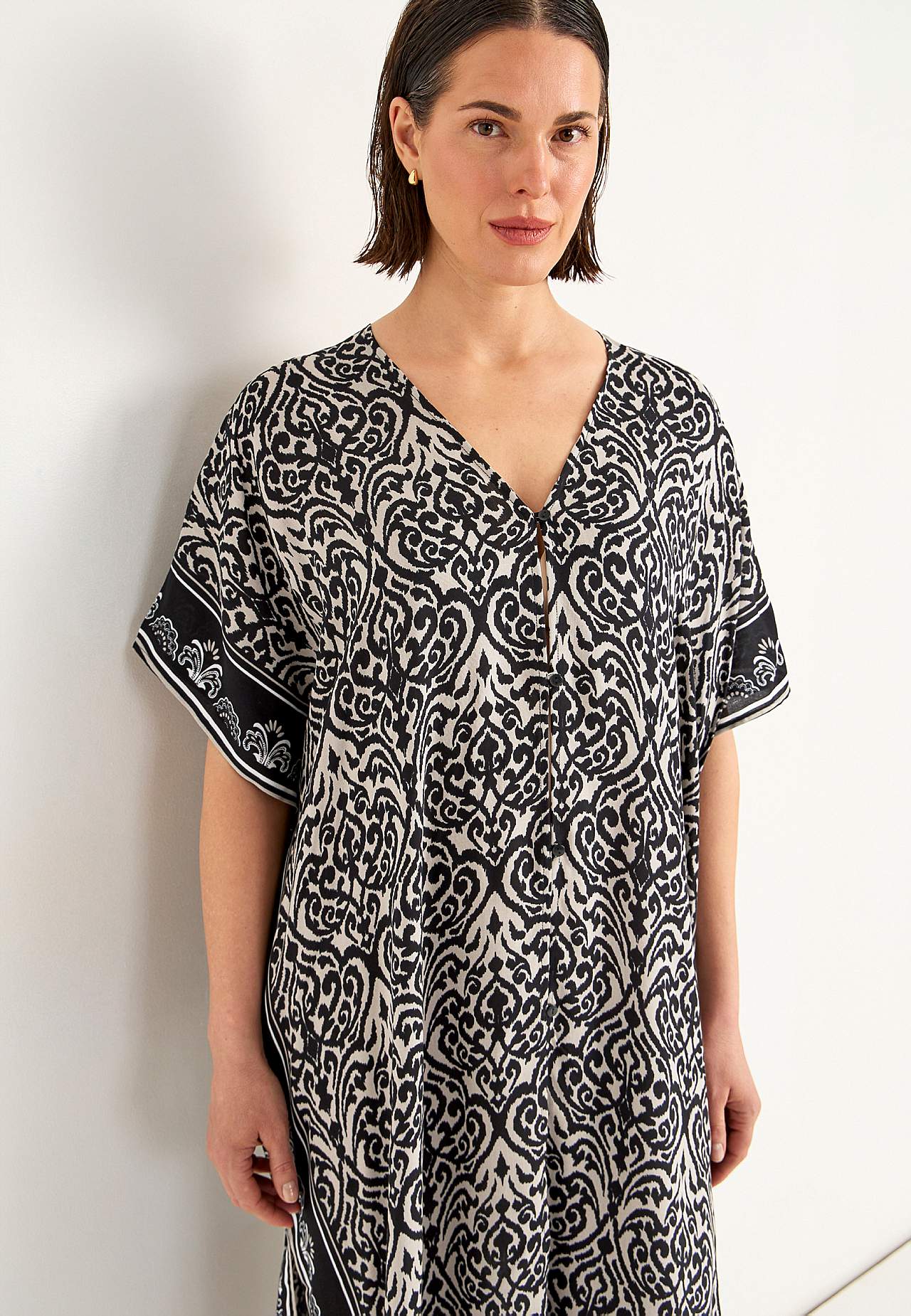 Beach caftan with buttons
