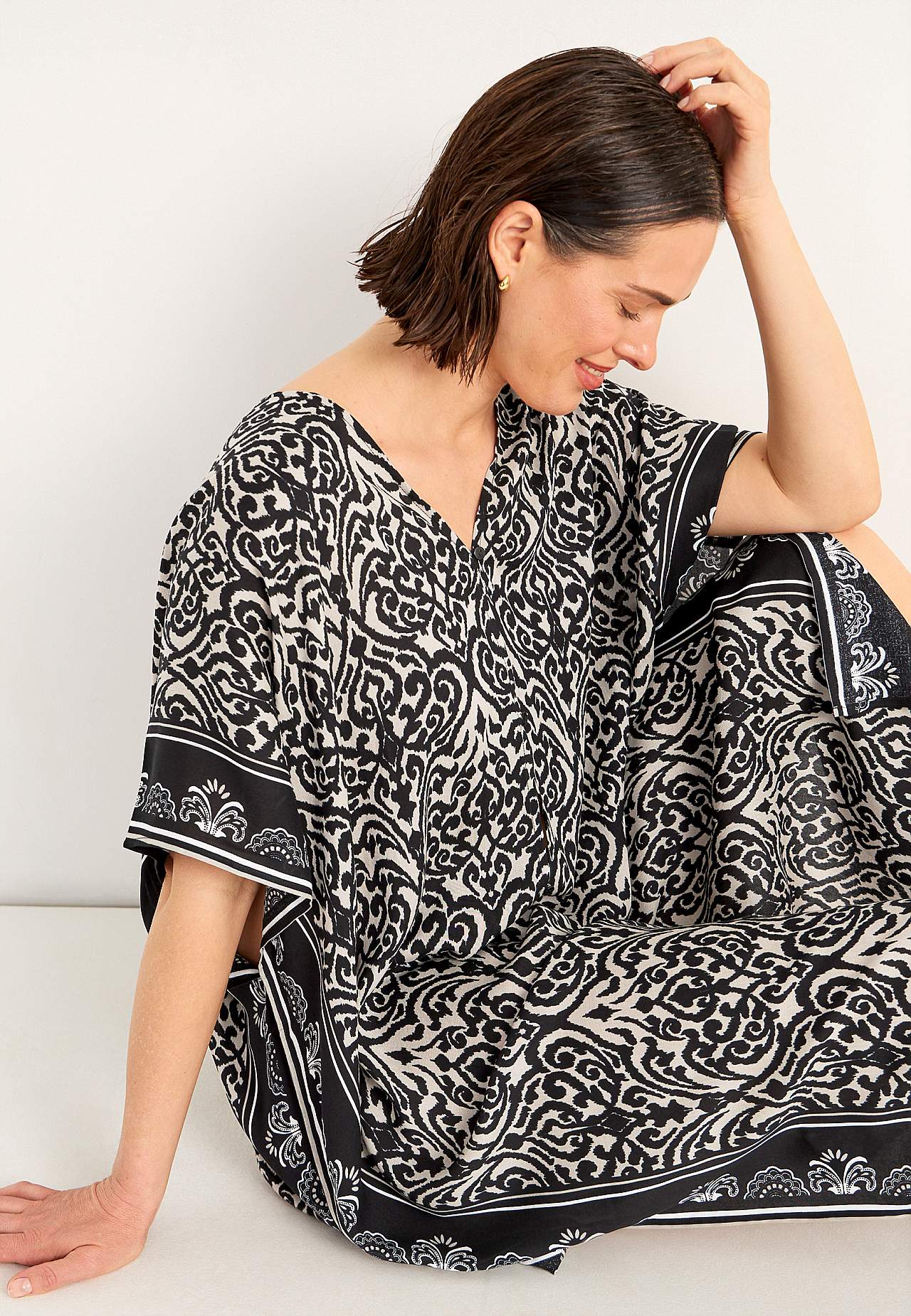 Beach caftan with buttons