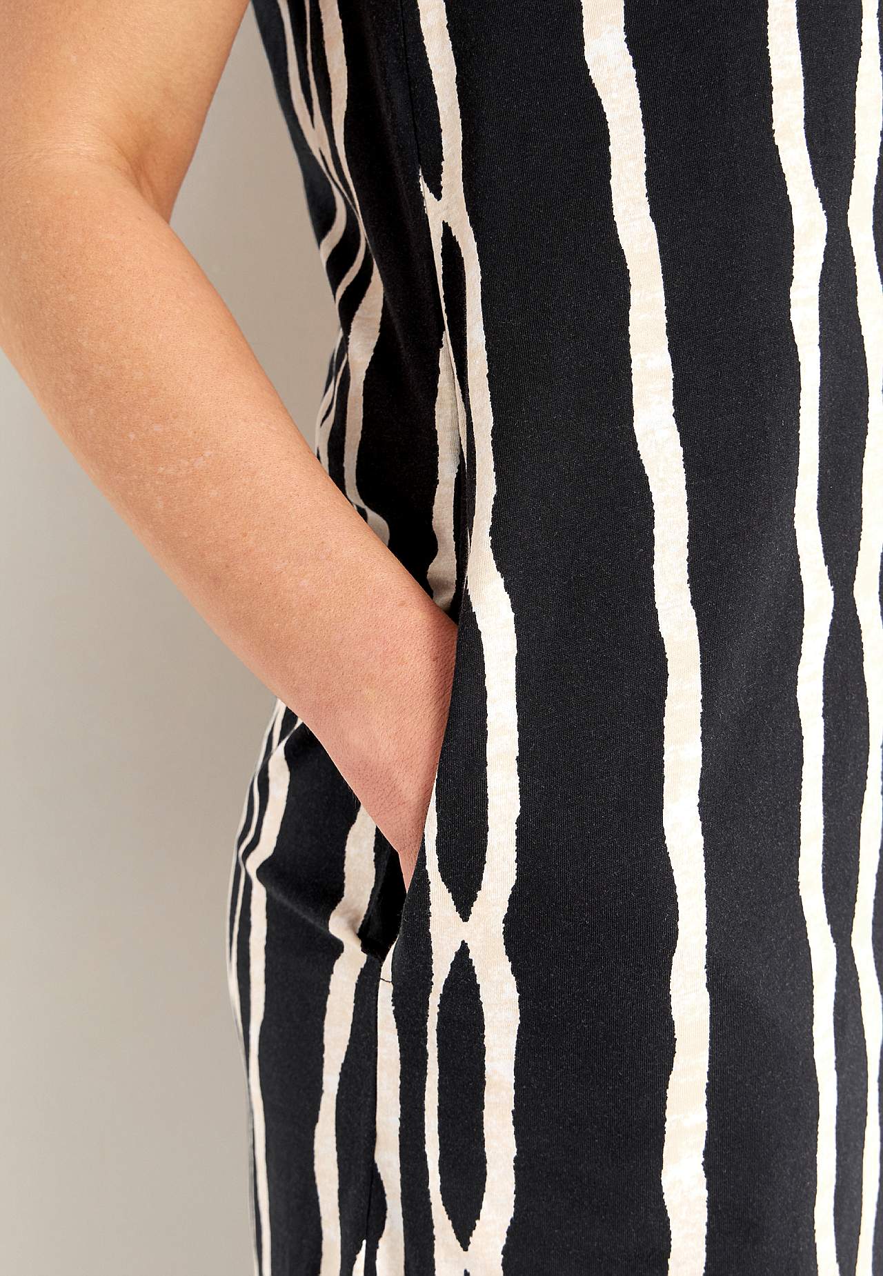 Patterned jersey dress with pockets