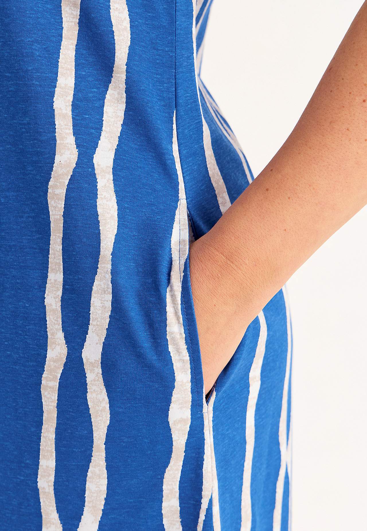Patterned jersey dress with pockets