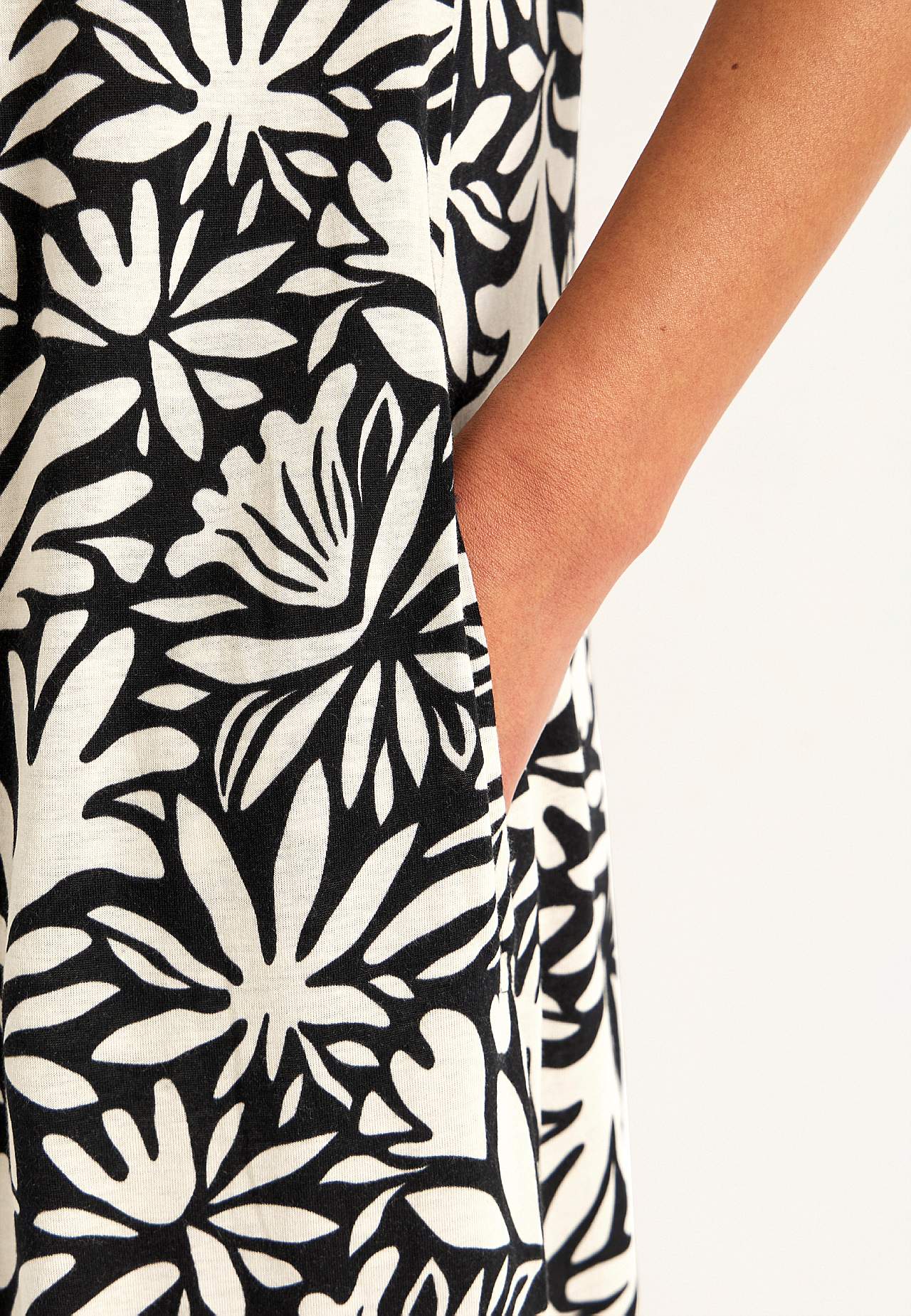 Jersey dress with pockets