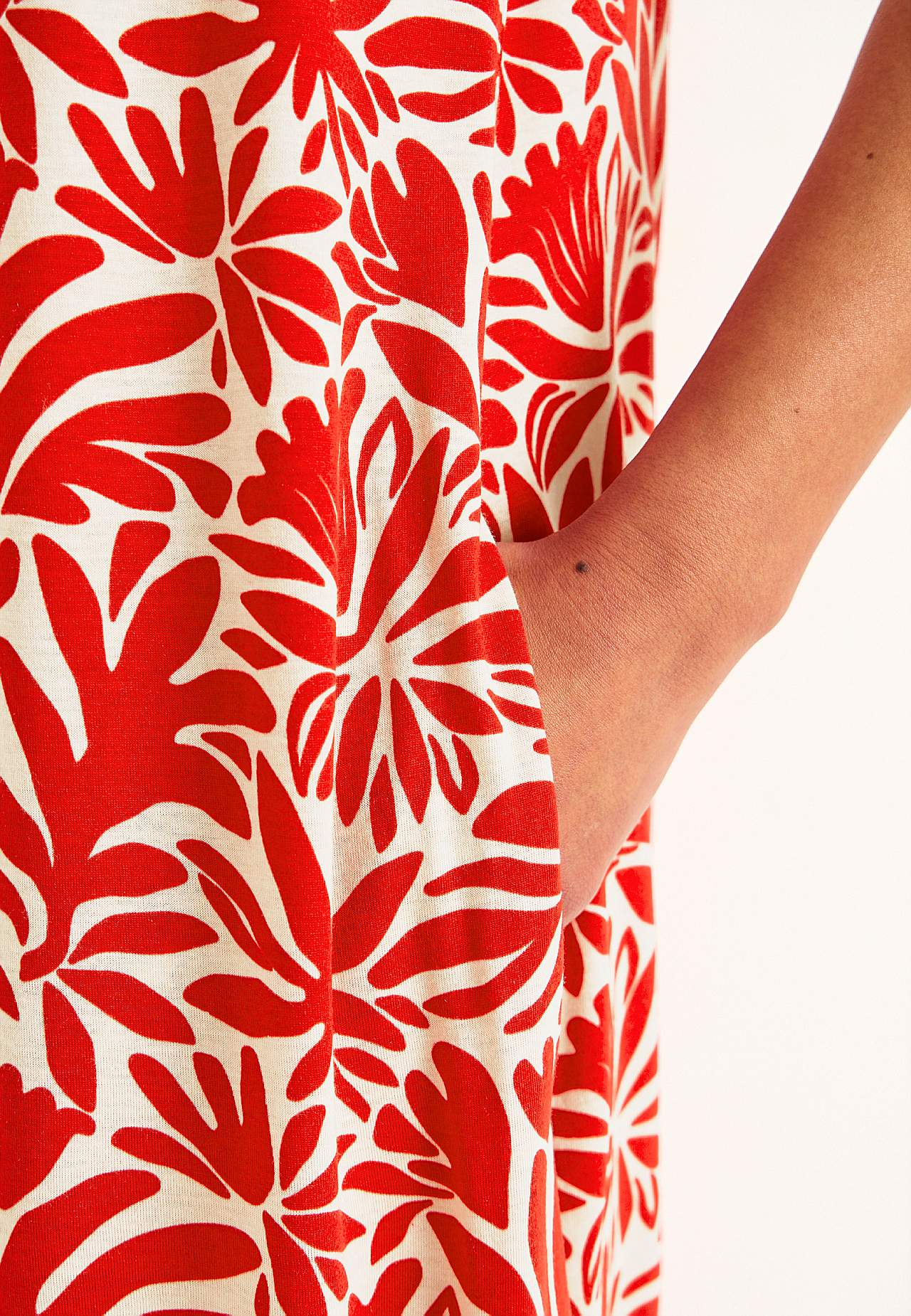 Jersey dress with pockets