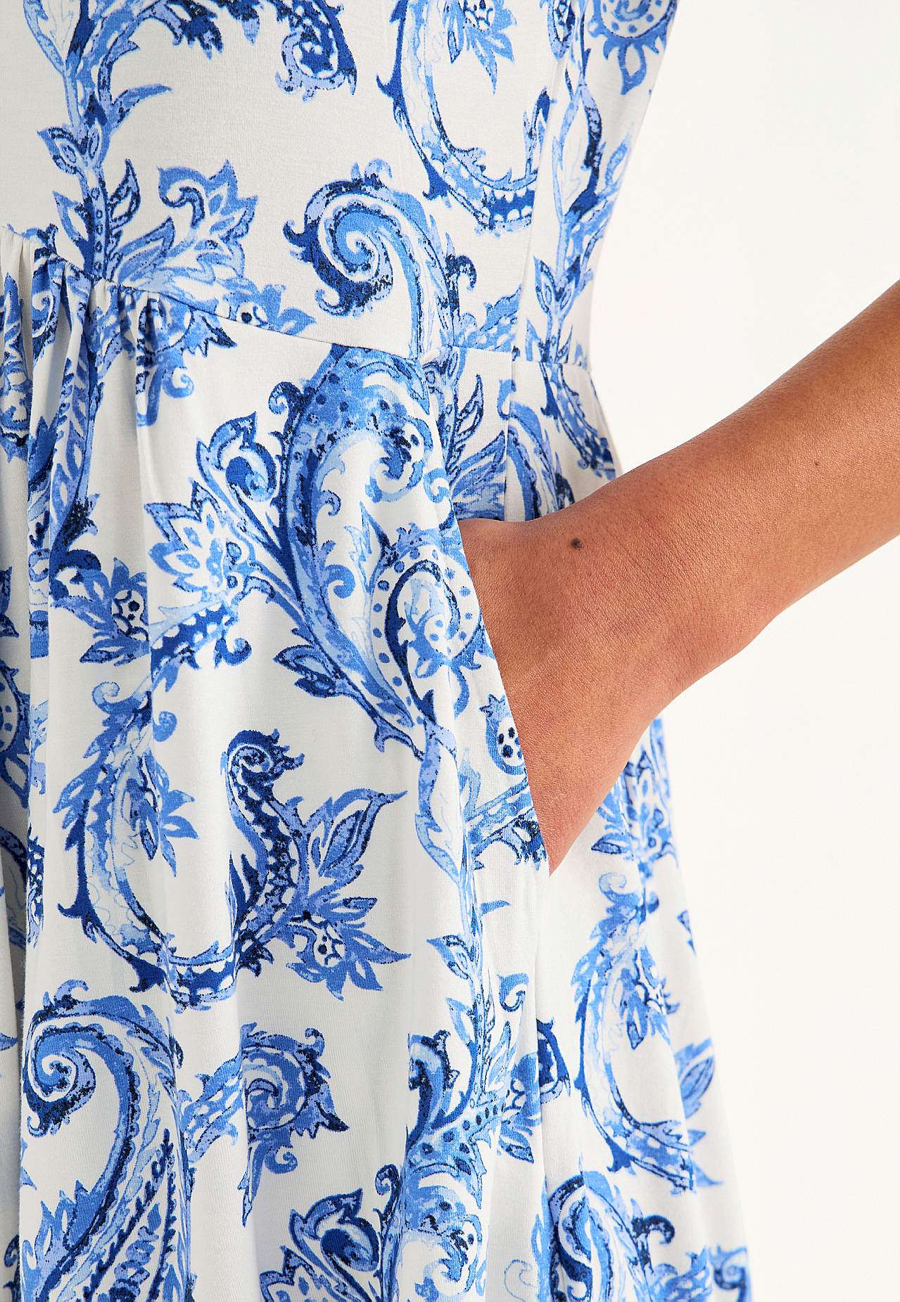 Jersey dress with pockets