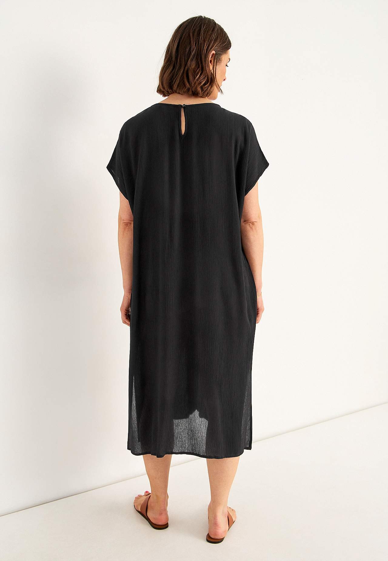Crepe dress with pockets