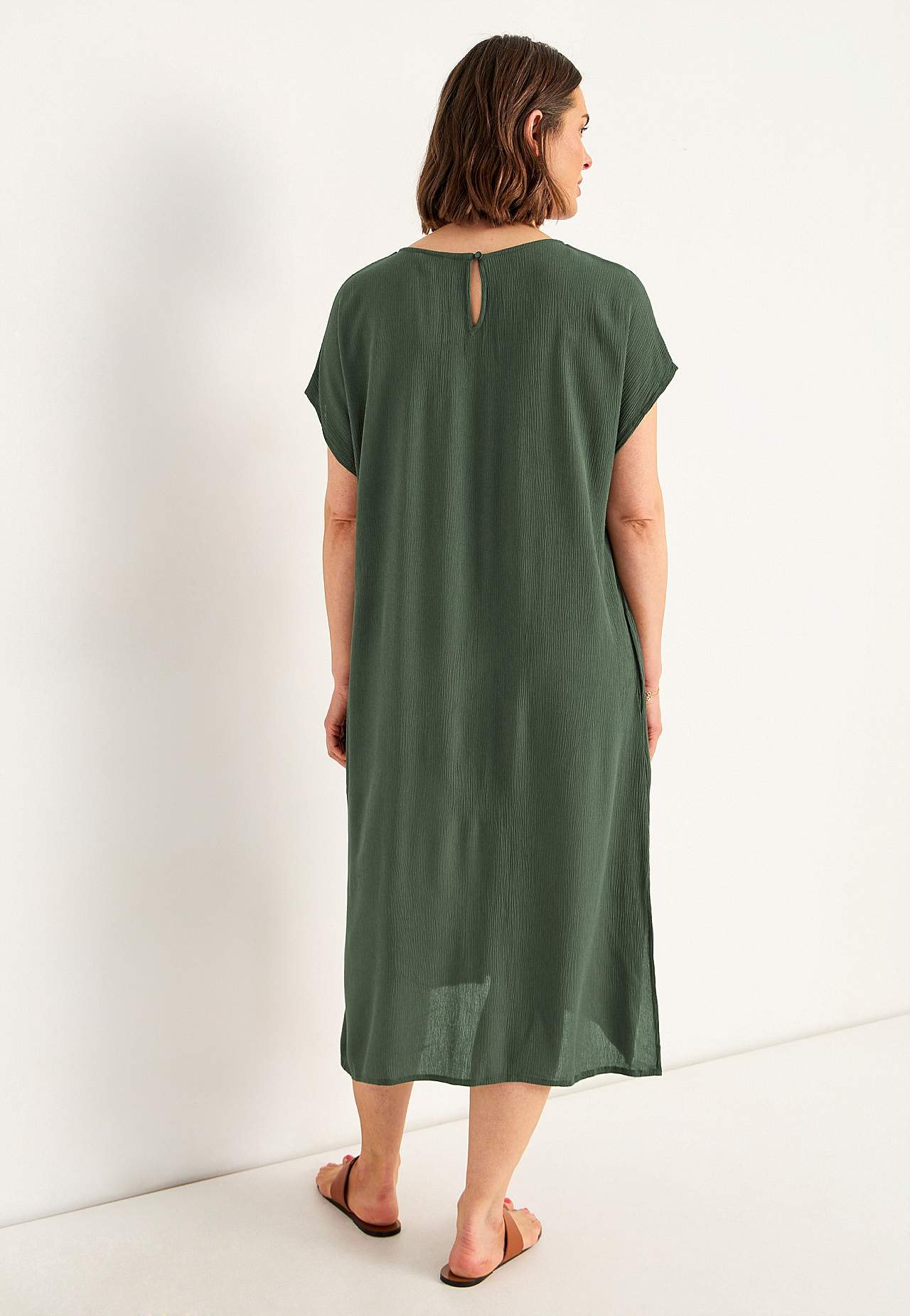 Crepe dress with pockets
