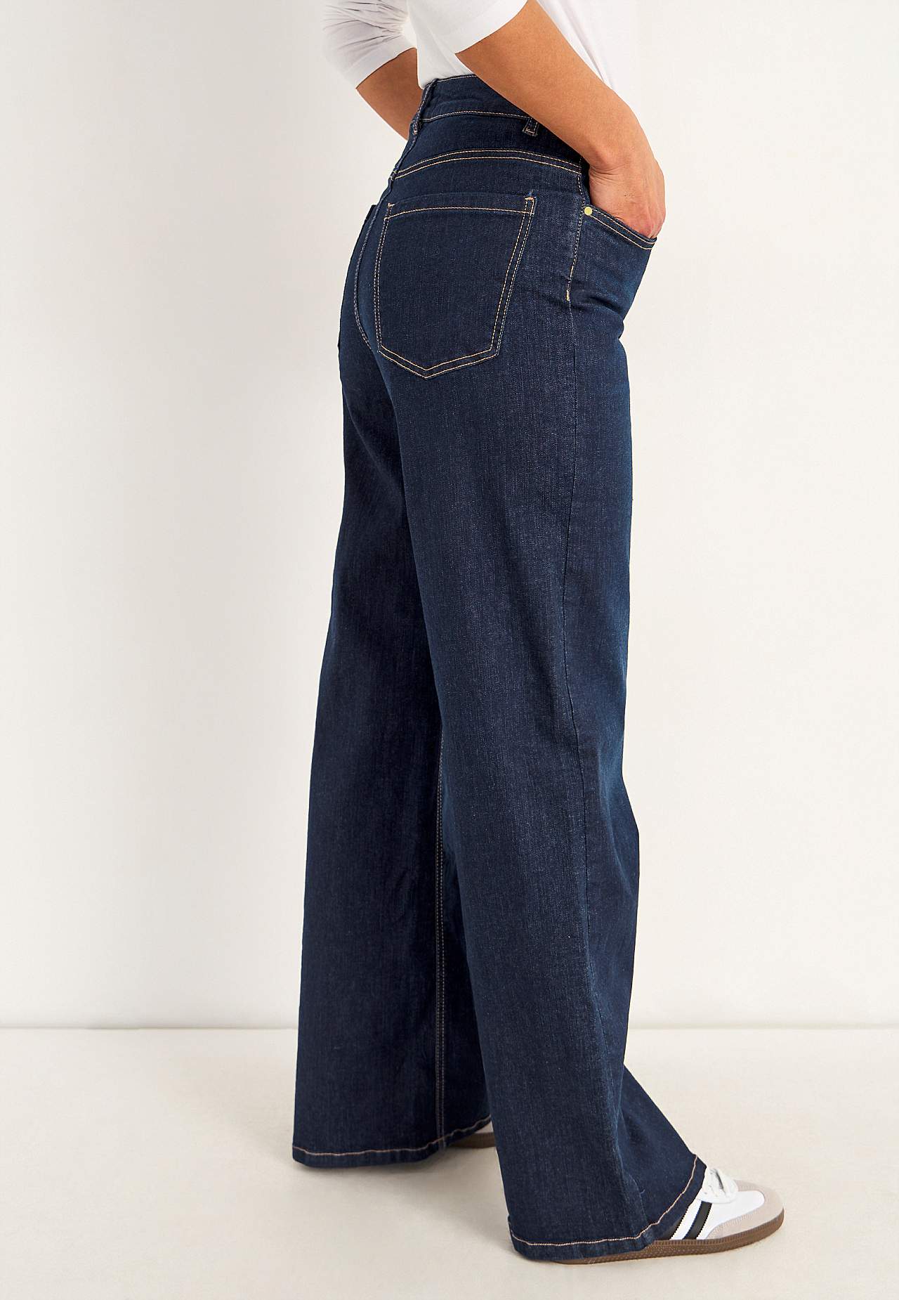 Wide, long jeans with high waist
