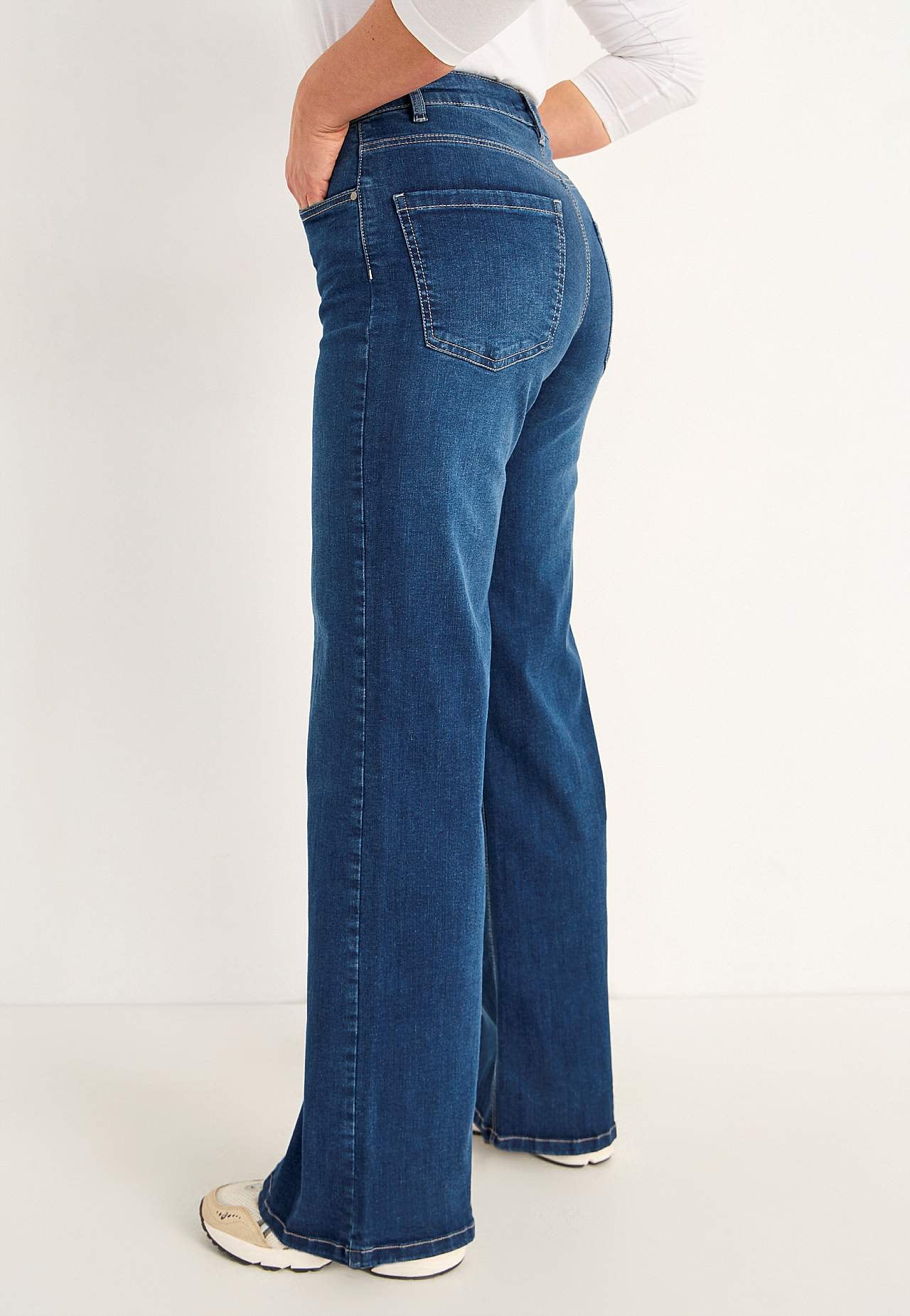 Wide, long jeans with high waist