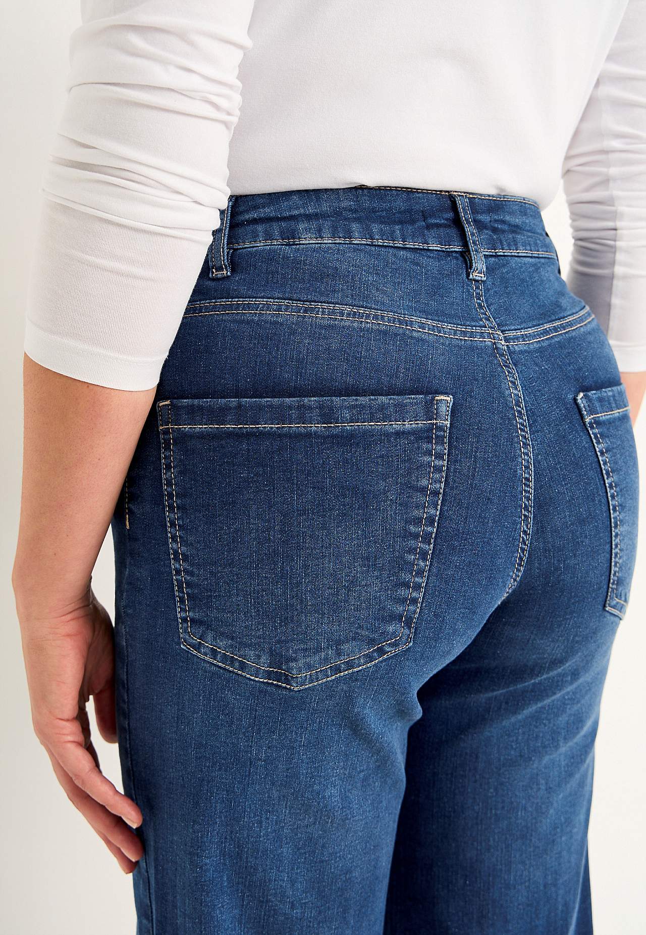 Wide, long jeans with high waist