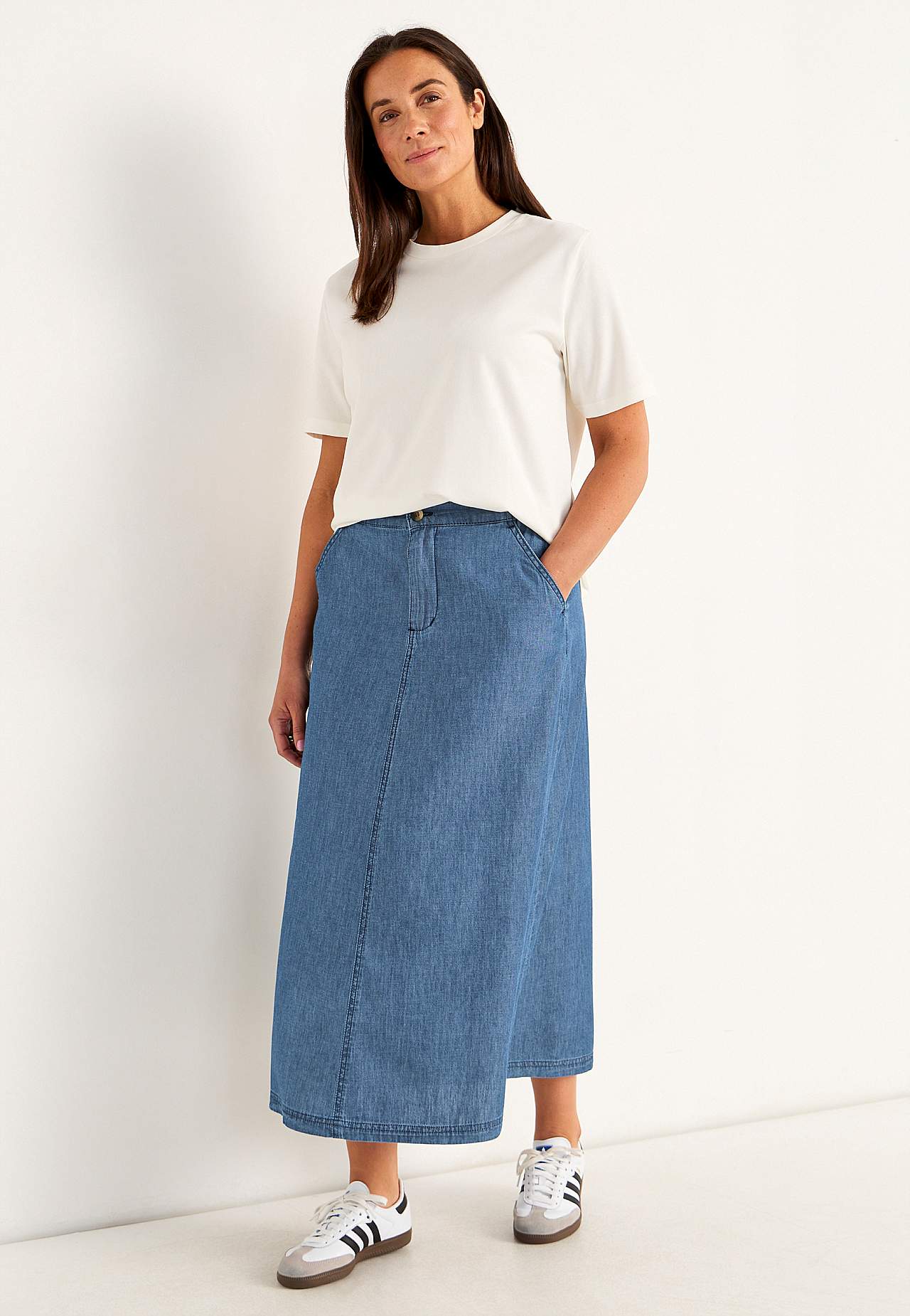 Denim skirt with pockets