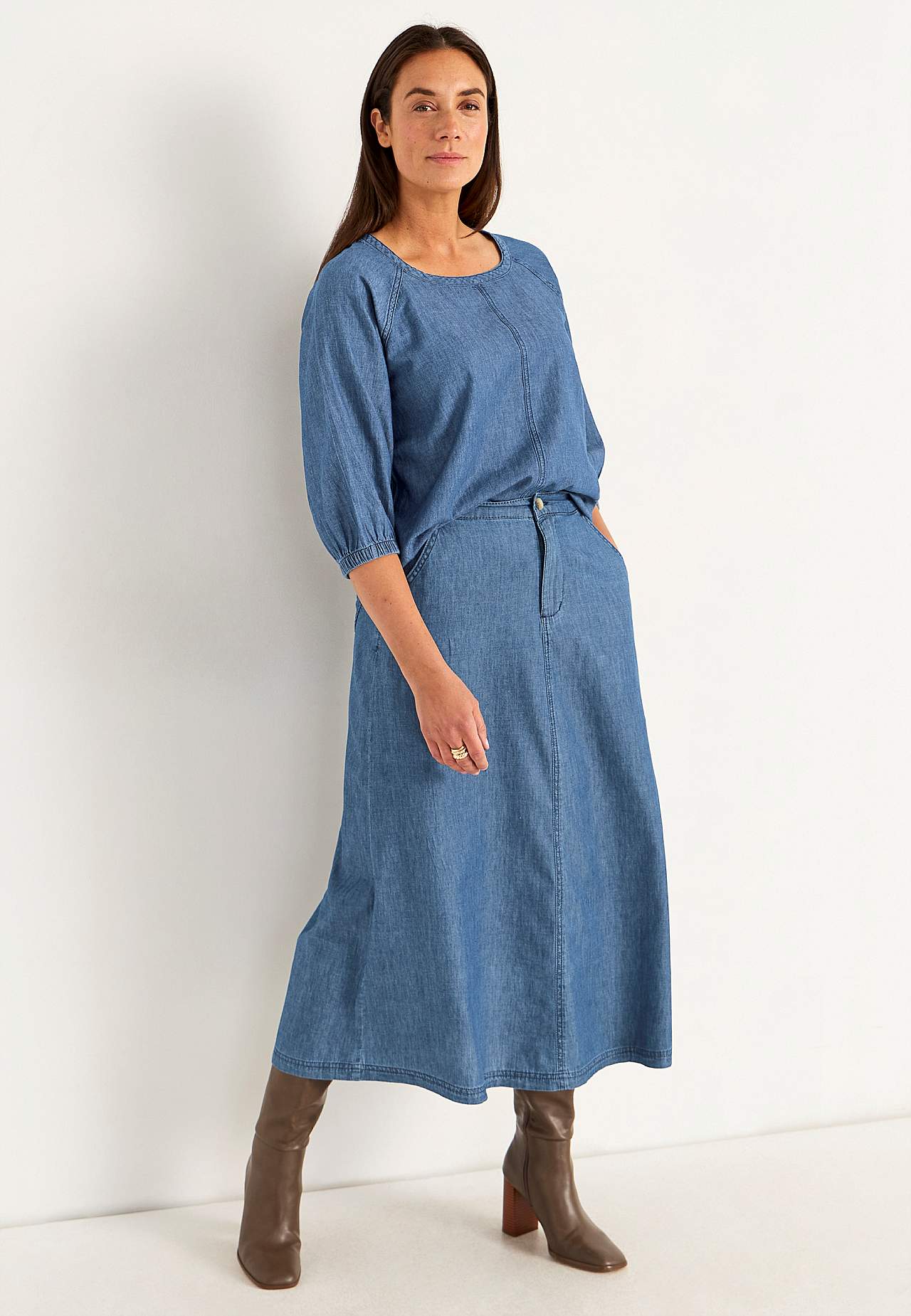Denim skirt with pockets