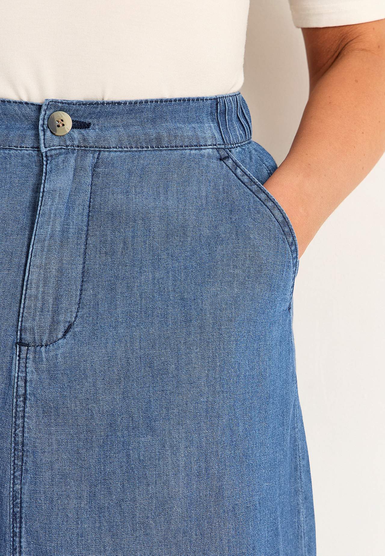 Denim skirt with pockets