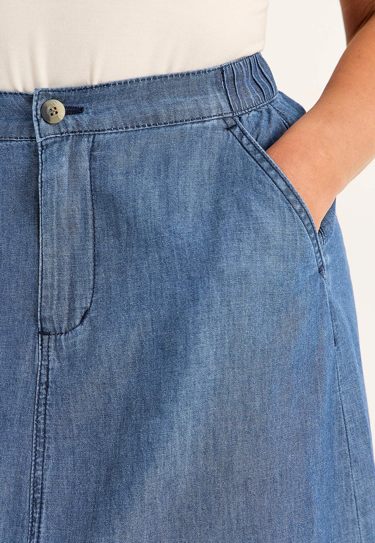 Denim skirt with pockets