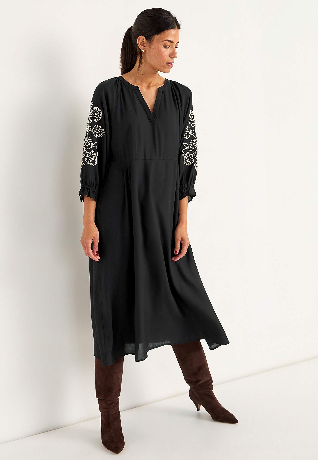 Dress with embroidery