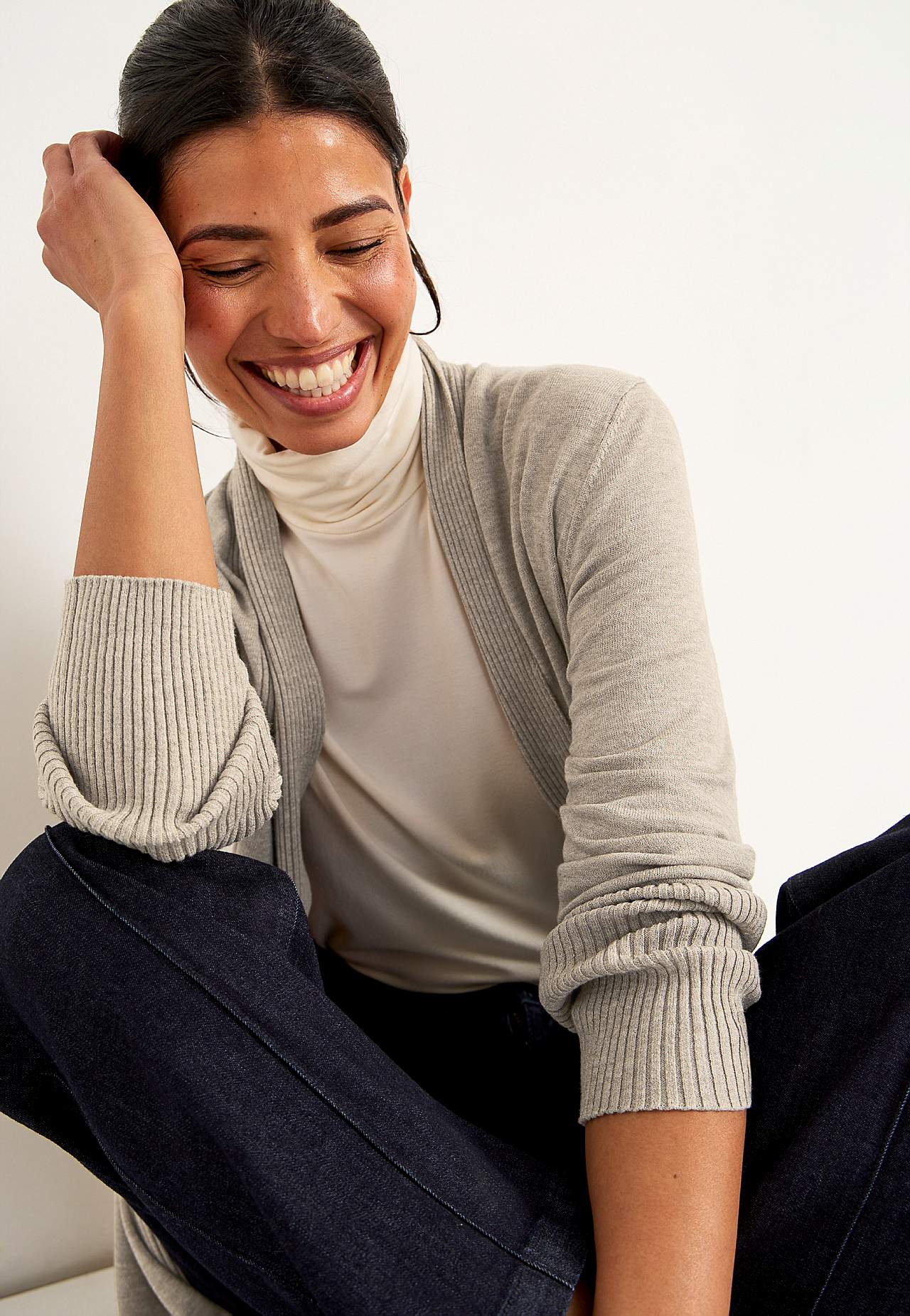 Fine-knitted cardigan