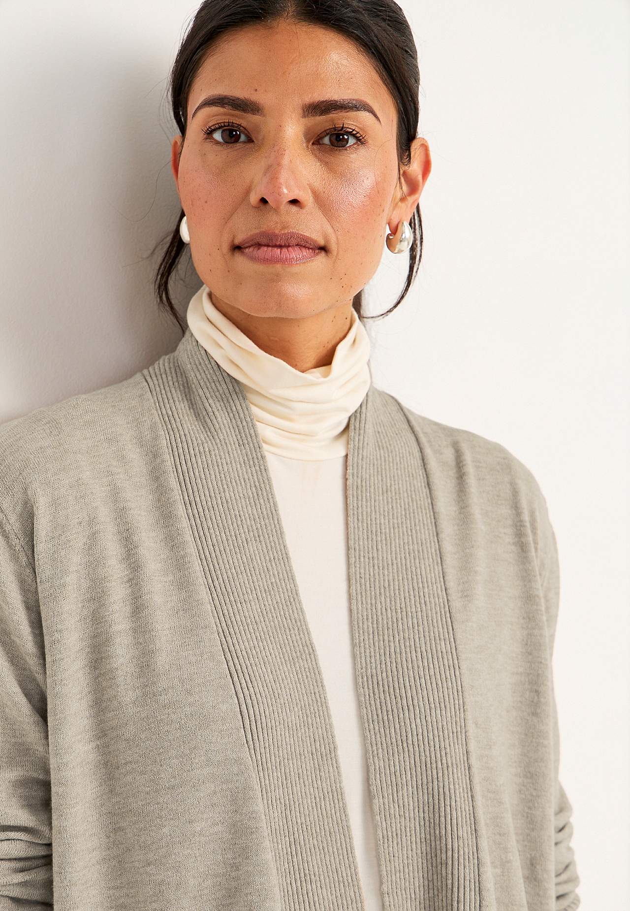 Fine-knitted cardigan