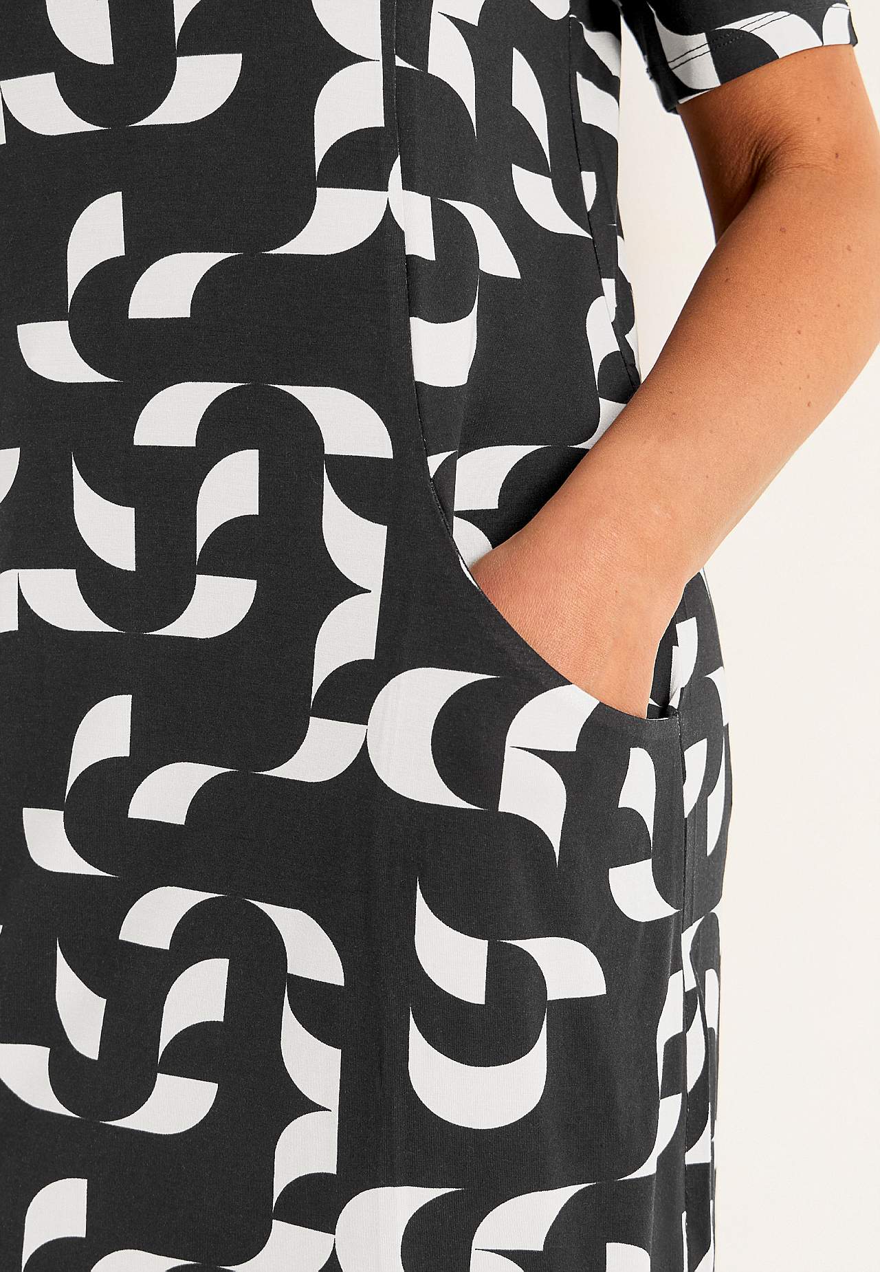 Patterned tunic with pockets