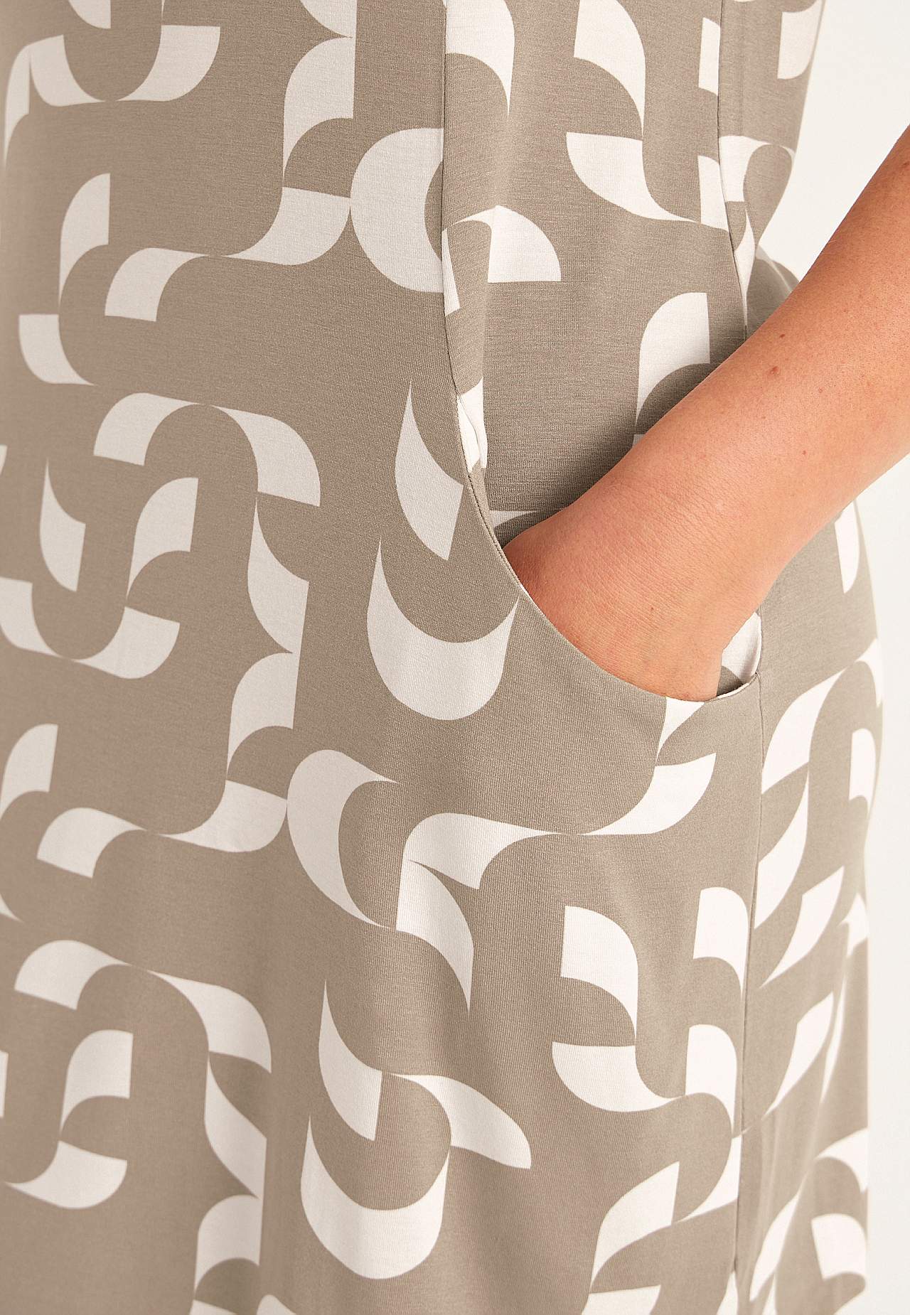 Patterned tunic with pockets