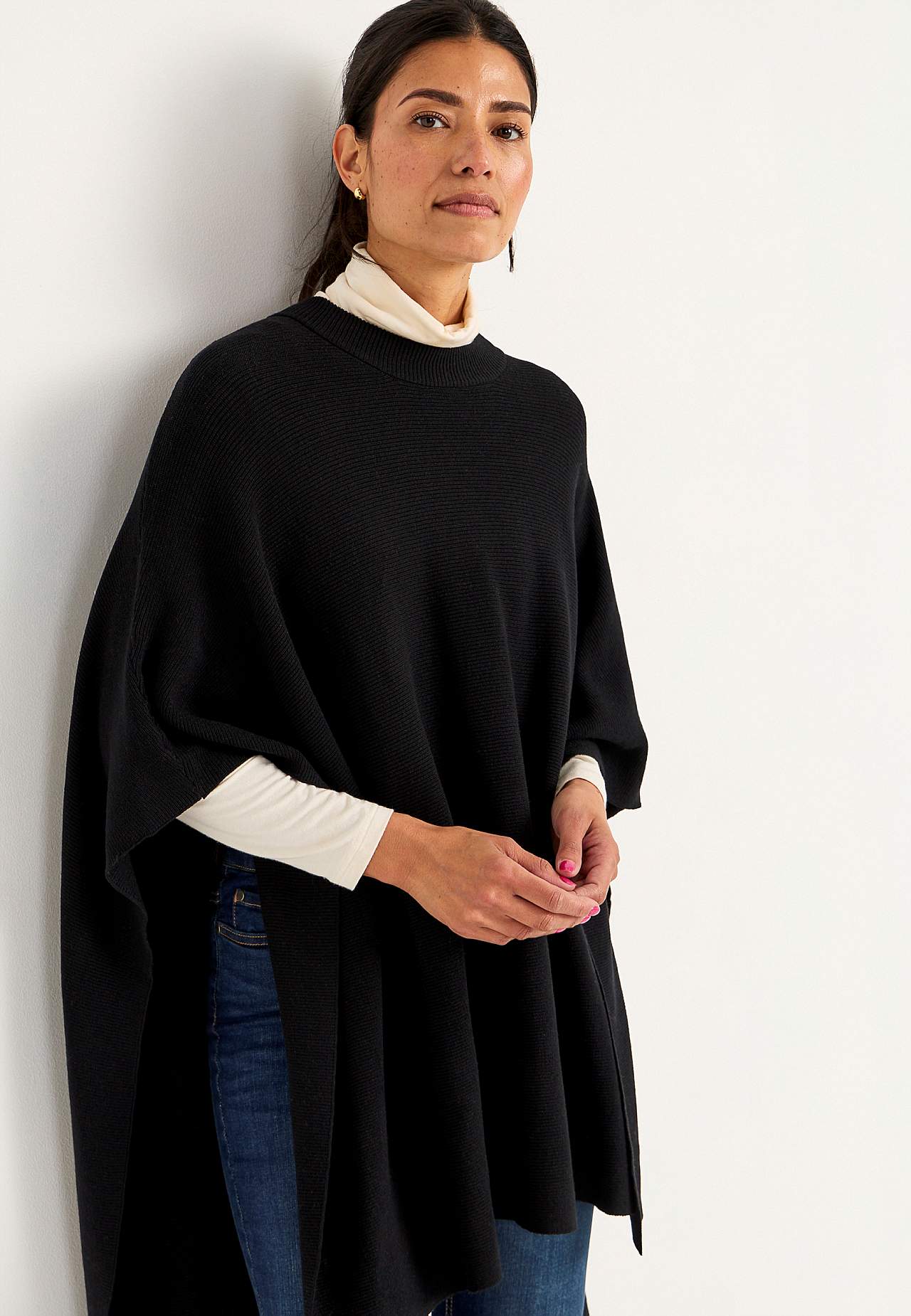 Fine-knitted poncho