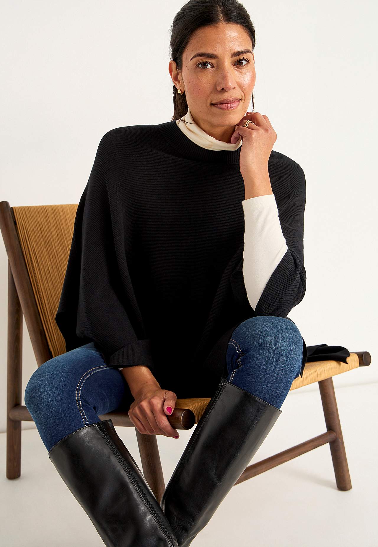 Fine-knitted poncho