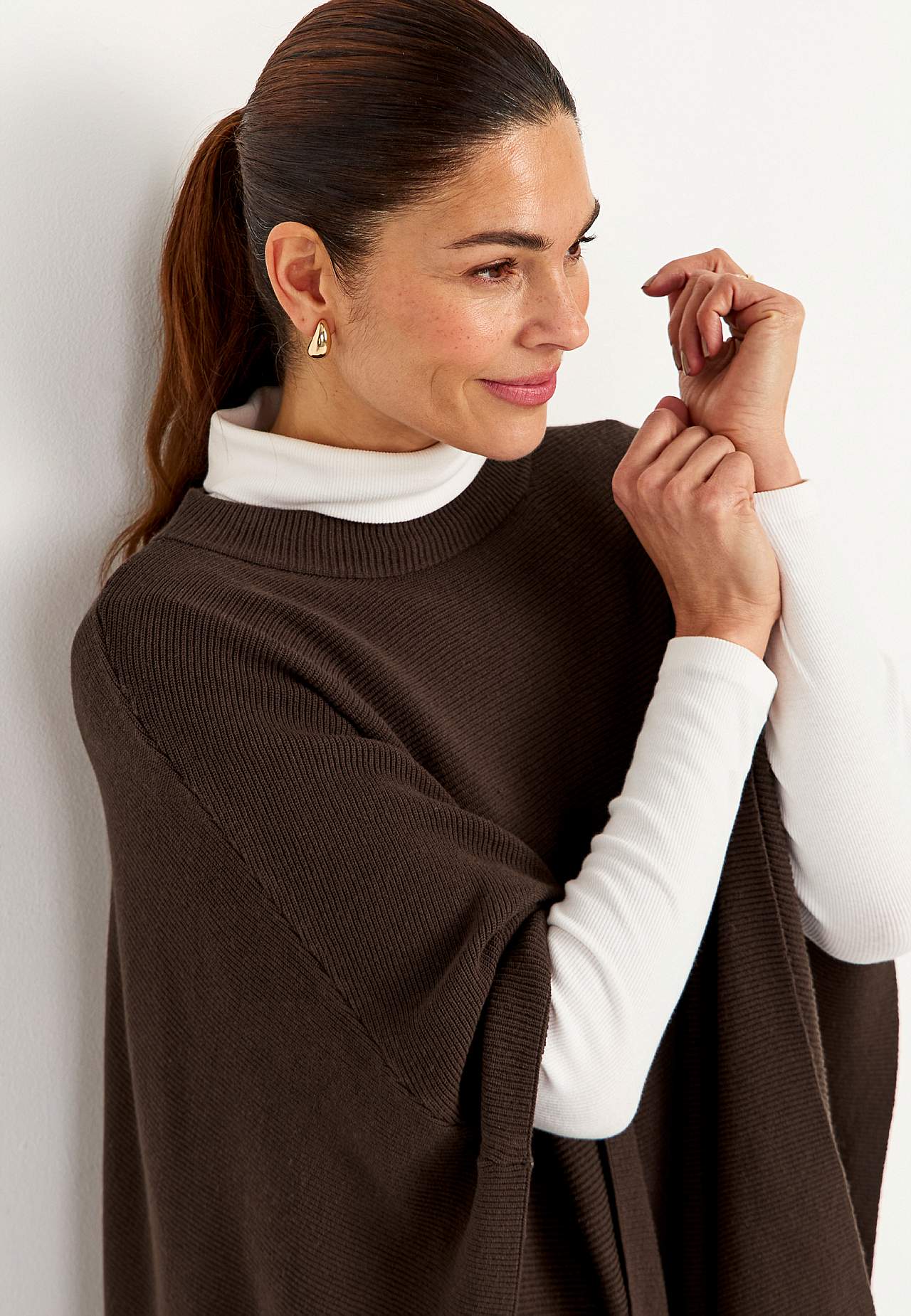 Finstickad poncho