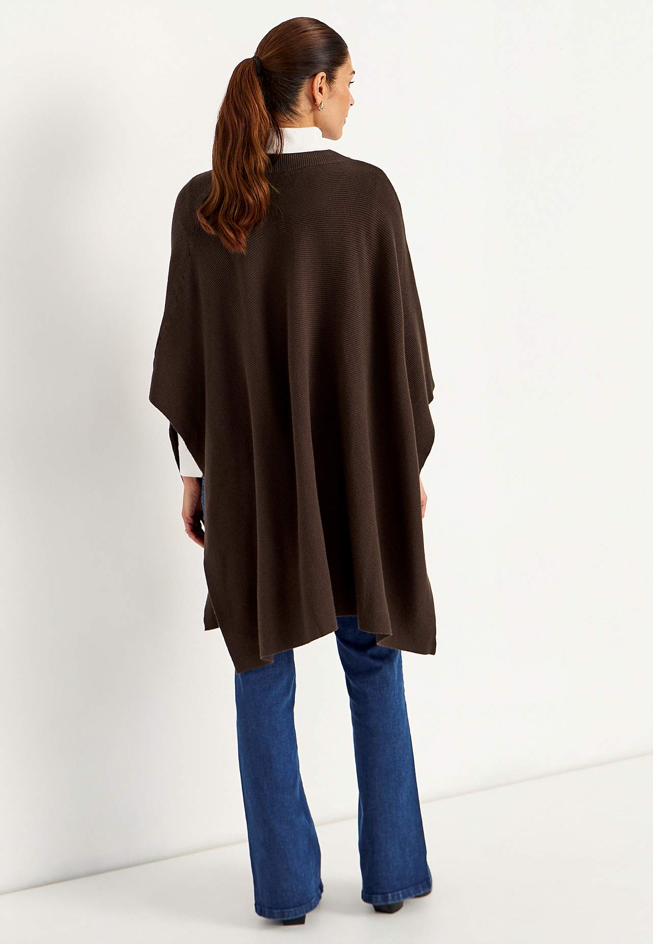 Finstickad poncho