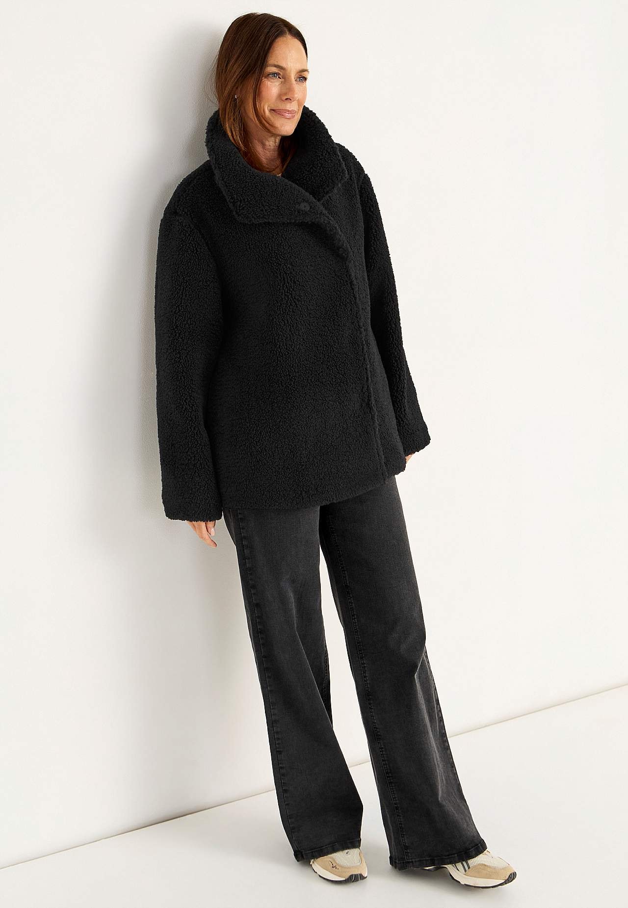 Pile jacket with stand-up collar