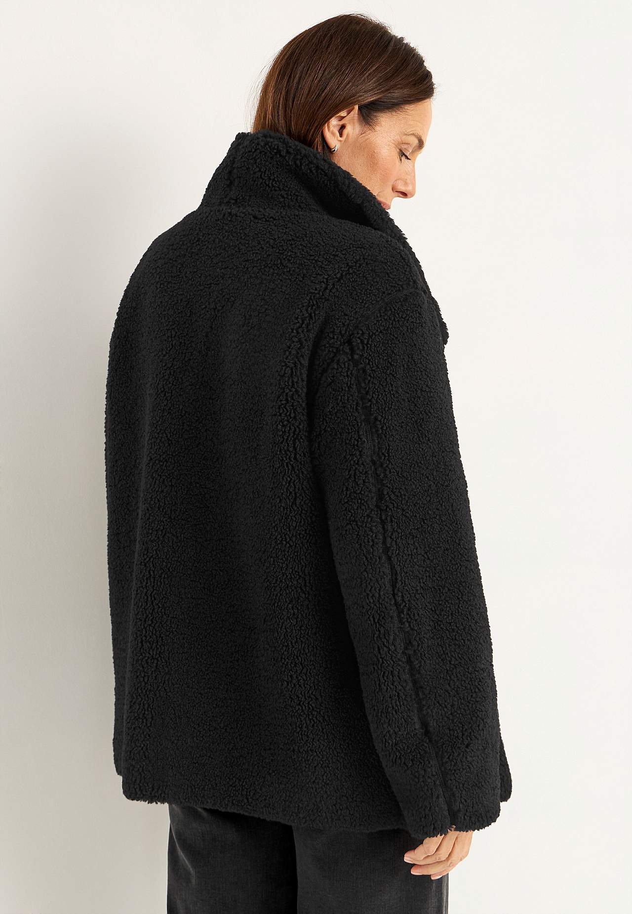 Pile jacket with stand-up collar