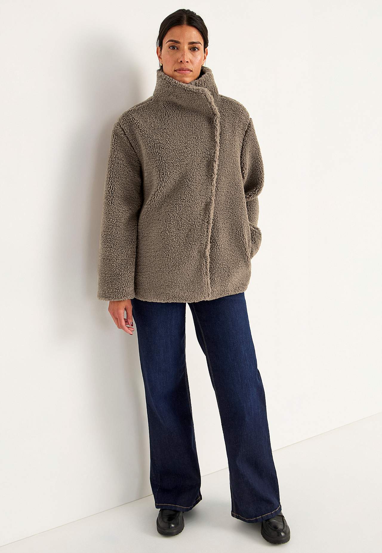 Pile jacket with stand-up collar