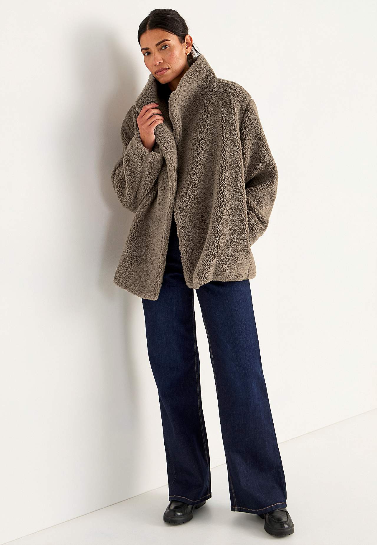 Pile jacket with stand-up collar