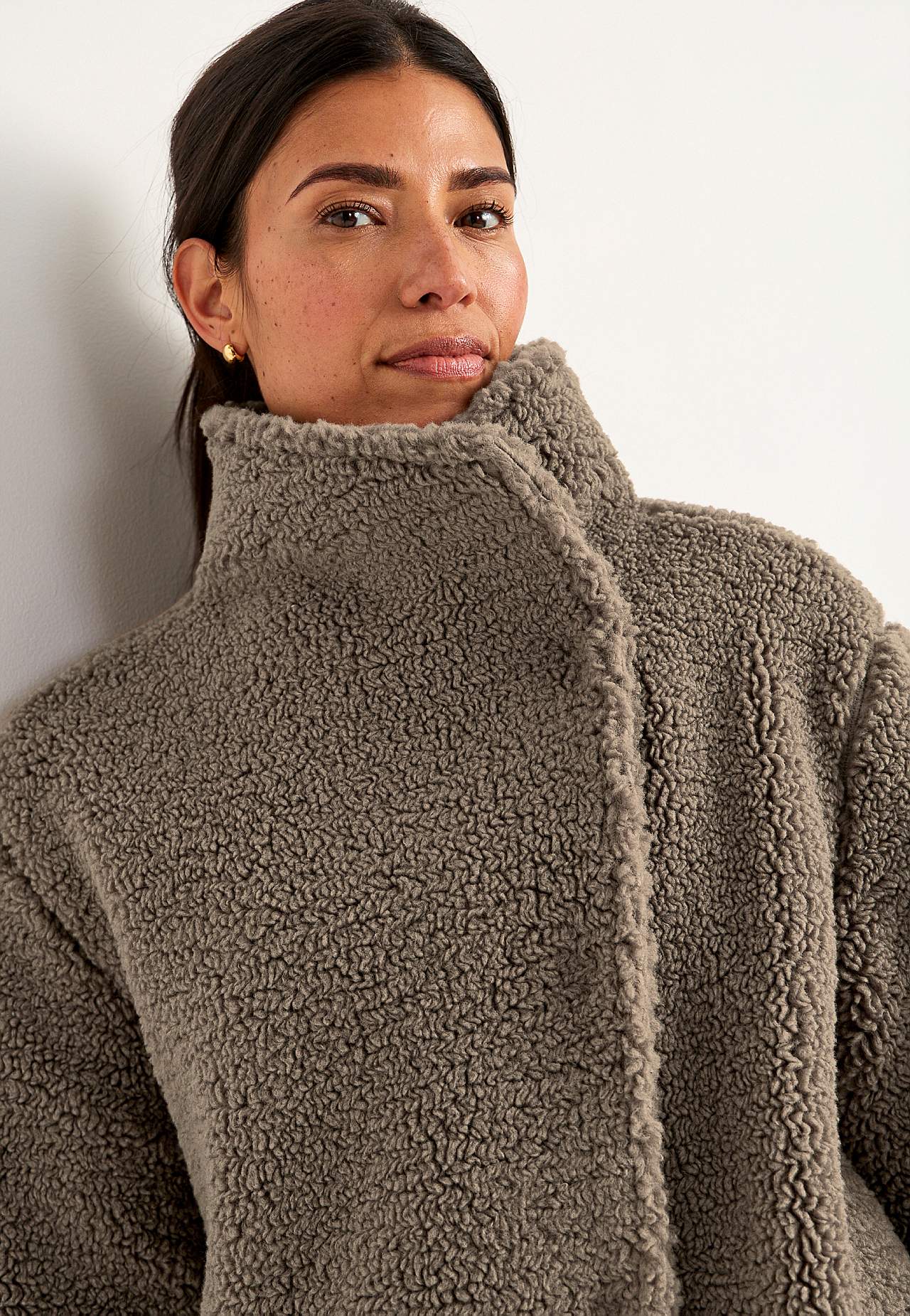 Pile jacket with stand-up collar