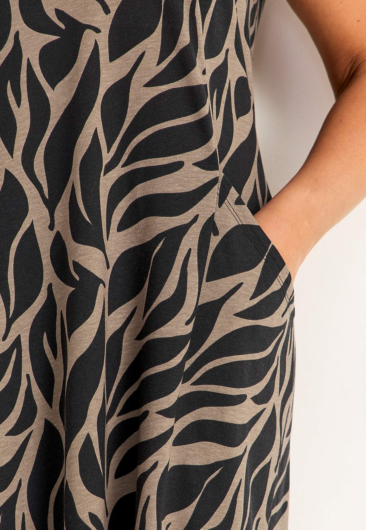 Jersey dress with pockets