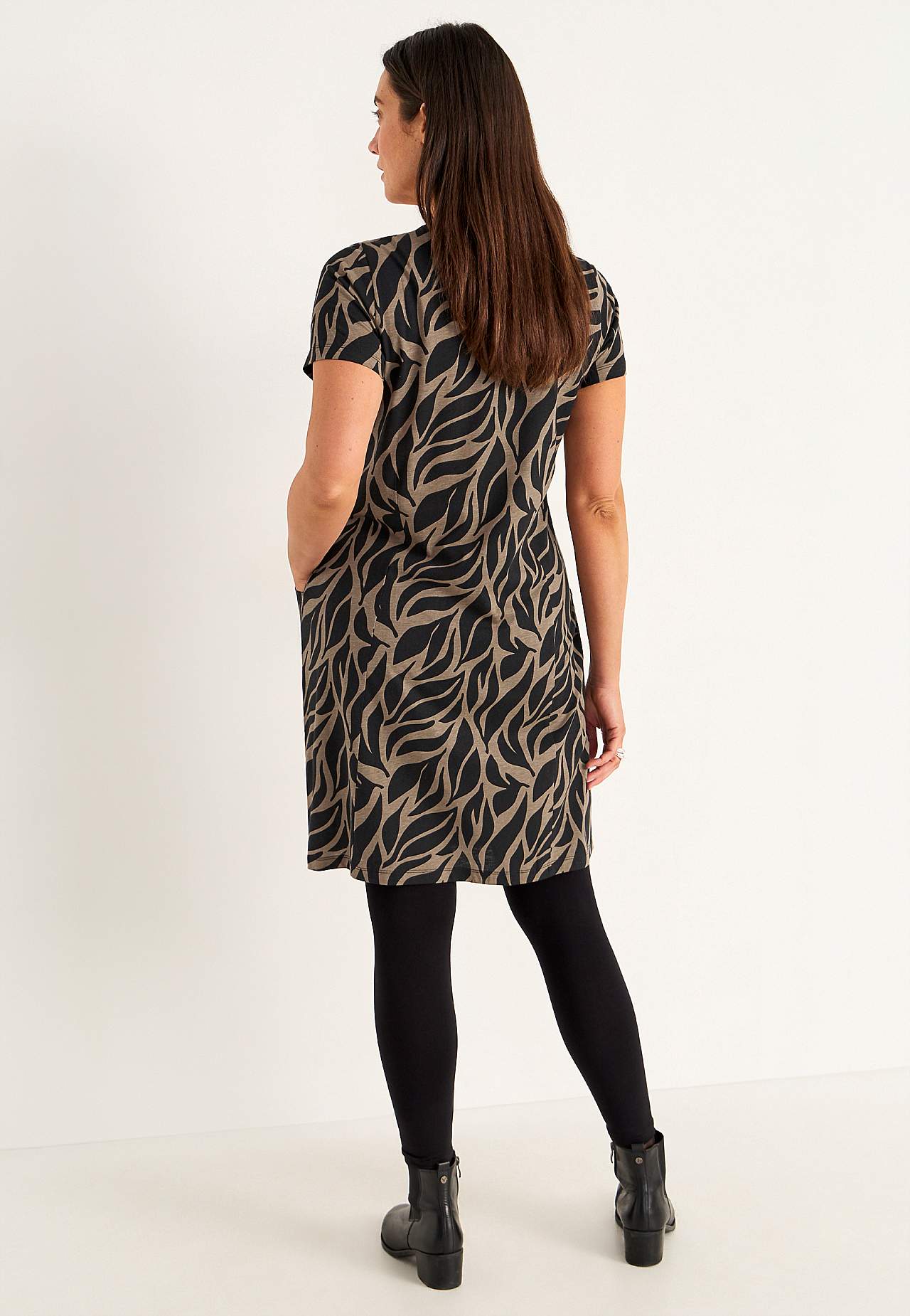 Jersey dress with pockets