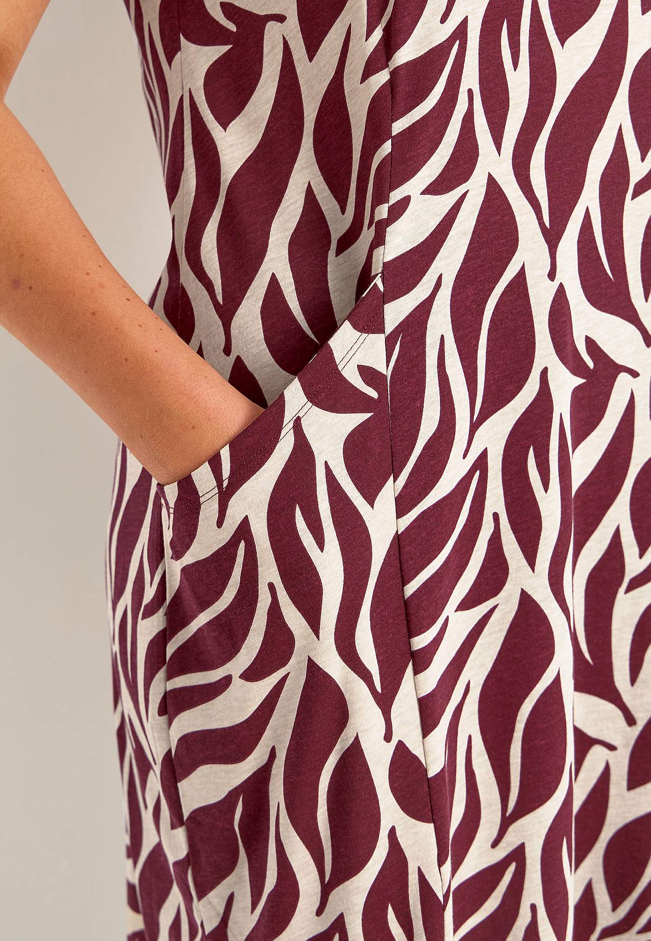 Jersey dress with pockets