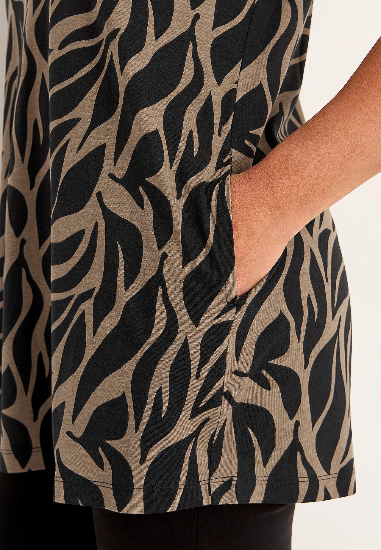 Patterned jersey tuniq with pockets