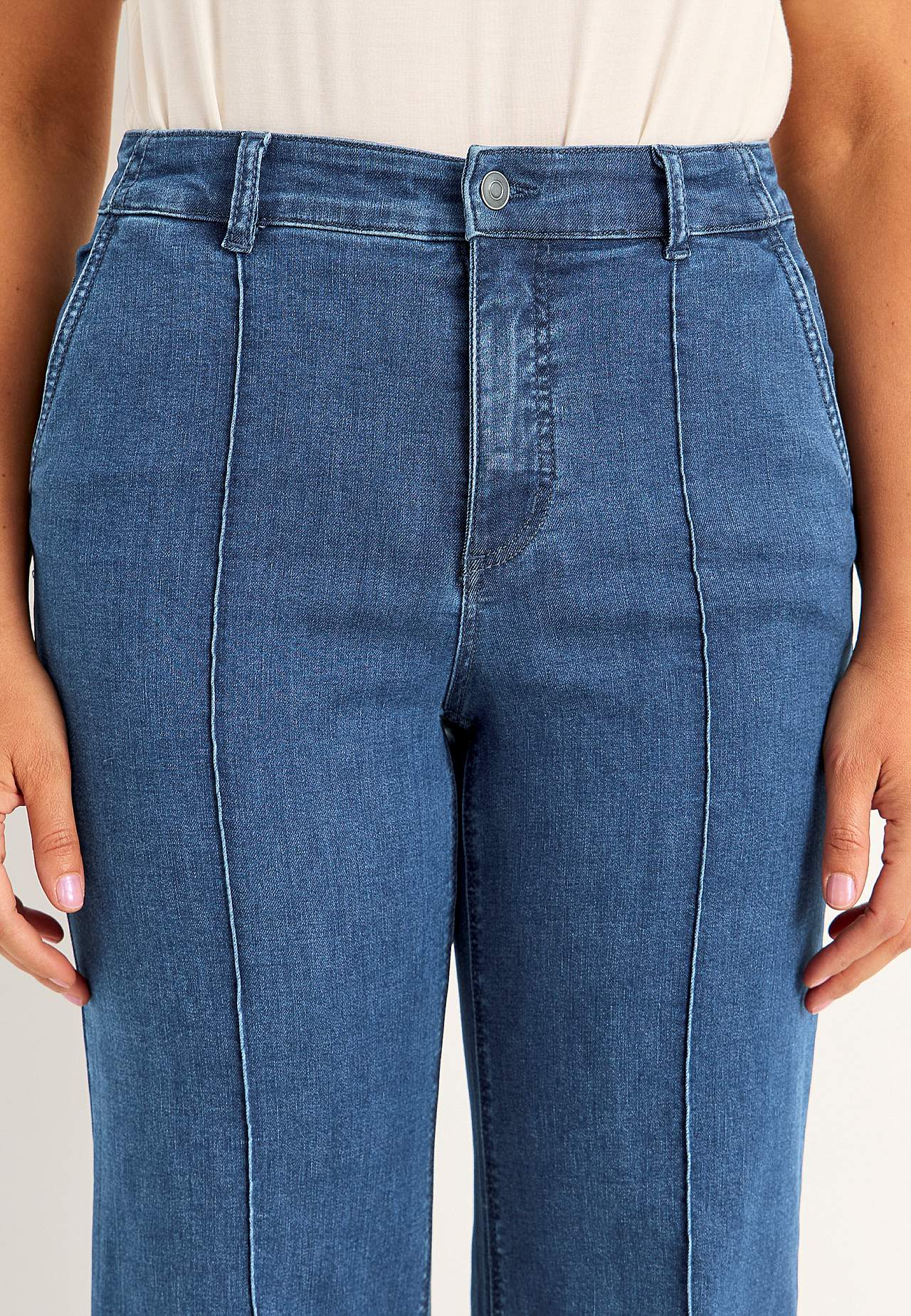 Wide jeans with stitched creases Mia