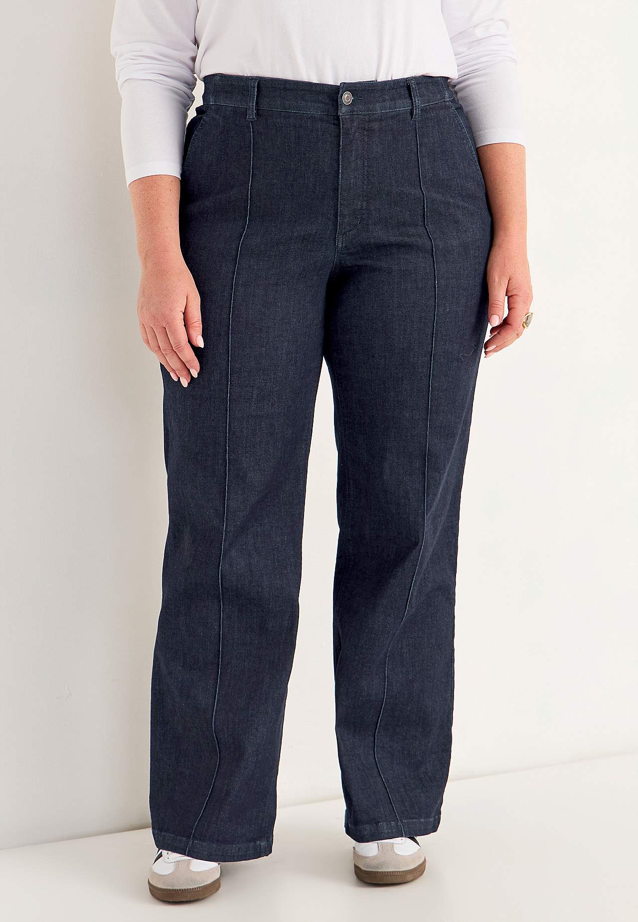 Stretch jeans with stitched creases