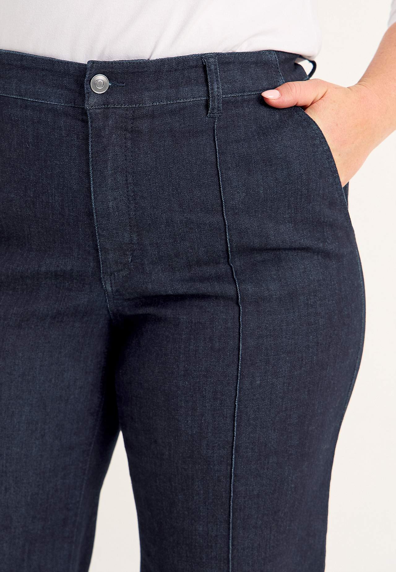 Stretch jeans with stitched creases