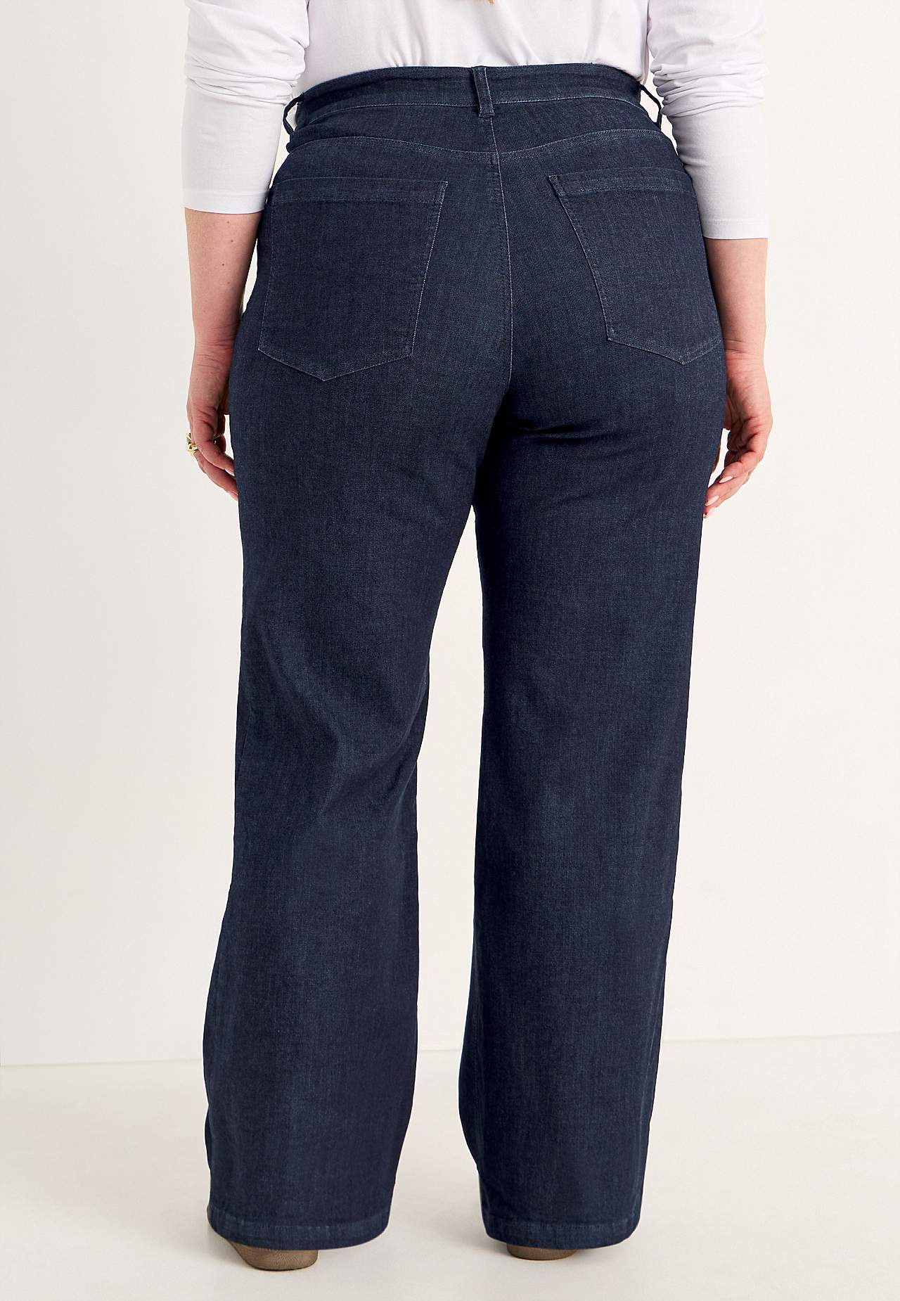 Stretch jeans with stitched creases