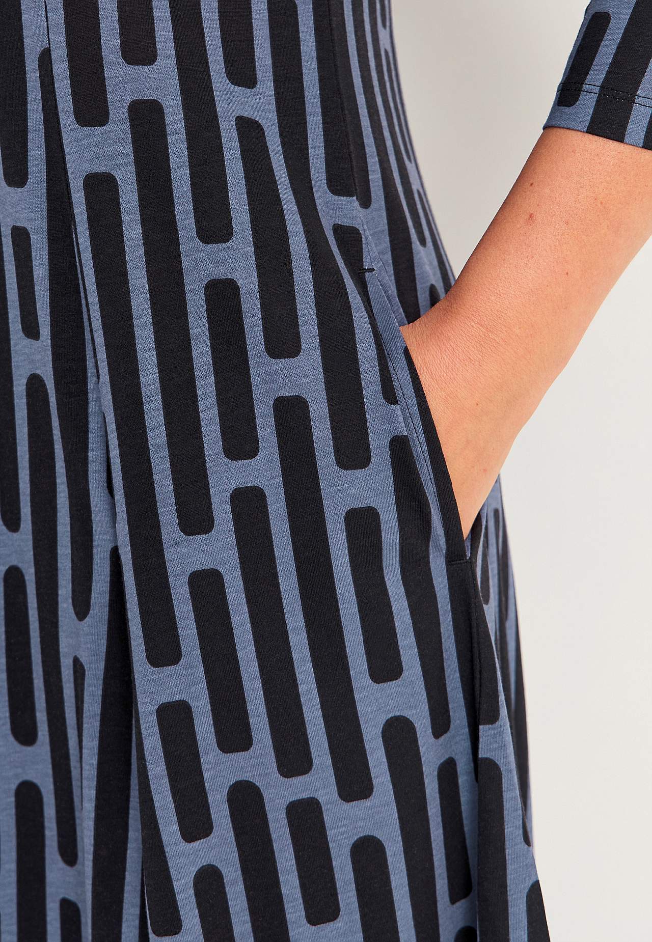 Patterned jersey dress with pockets