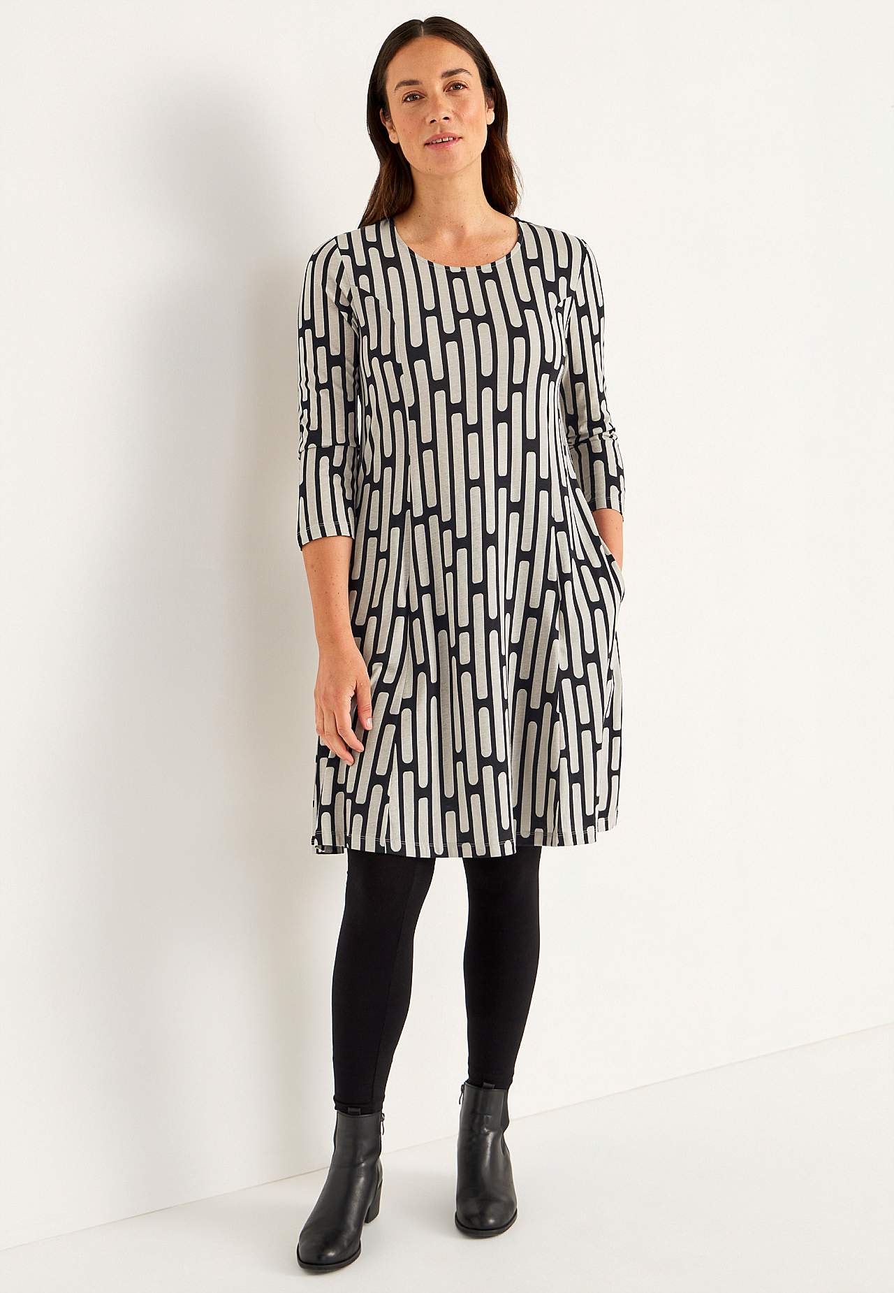 Patterned jersey dress with pockets