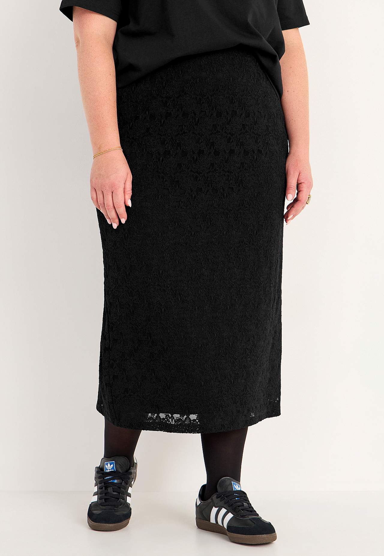 Midi skirt in lace