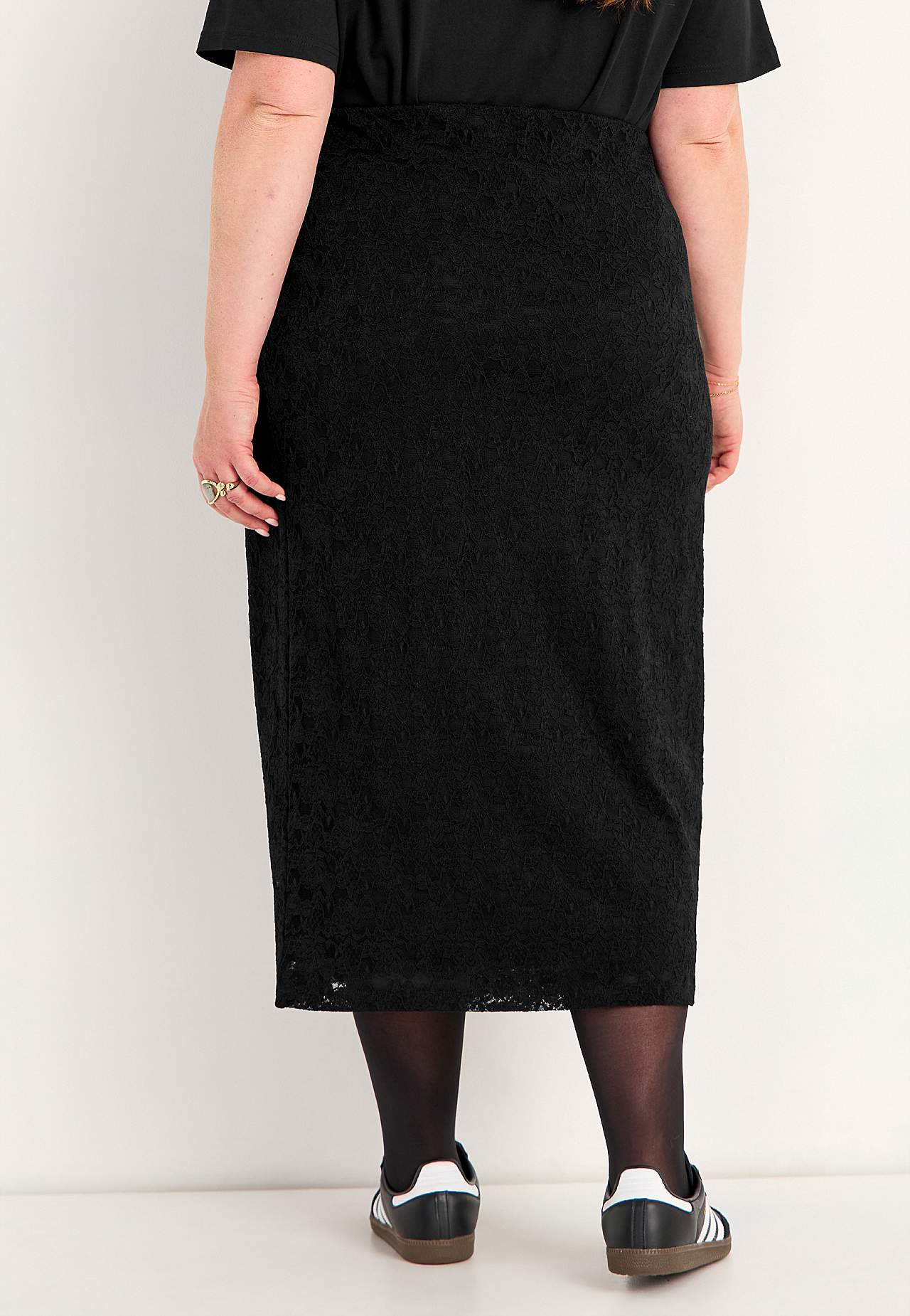 Midi skirt in lace
