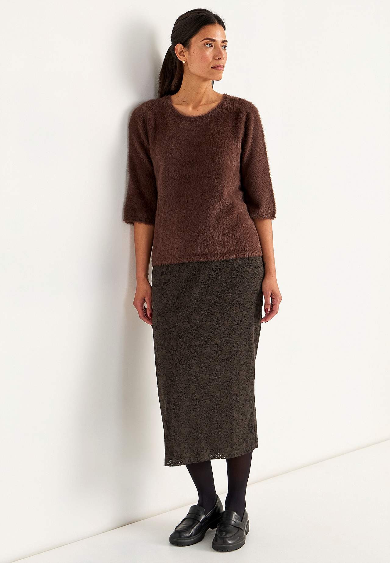 Midi skirt in lace