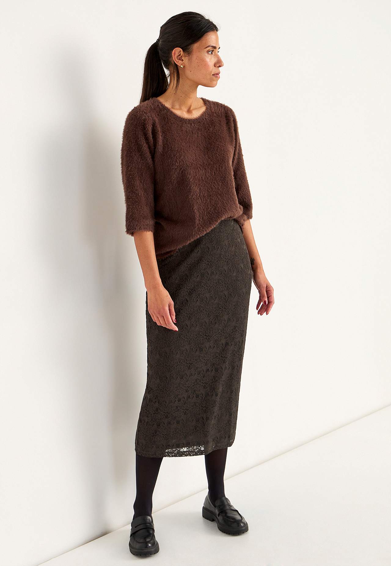Midi skirt in lace