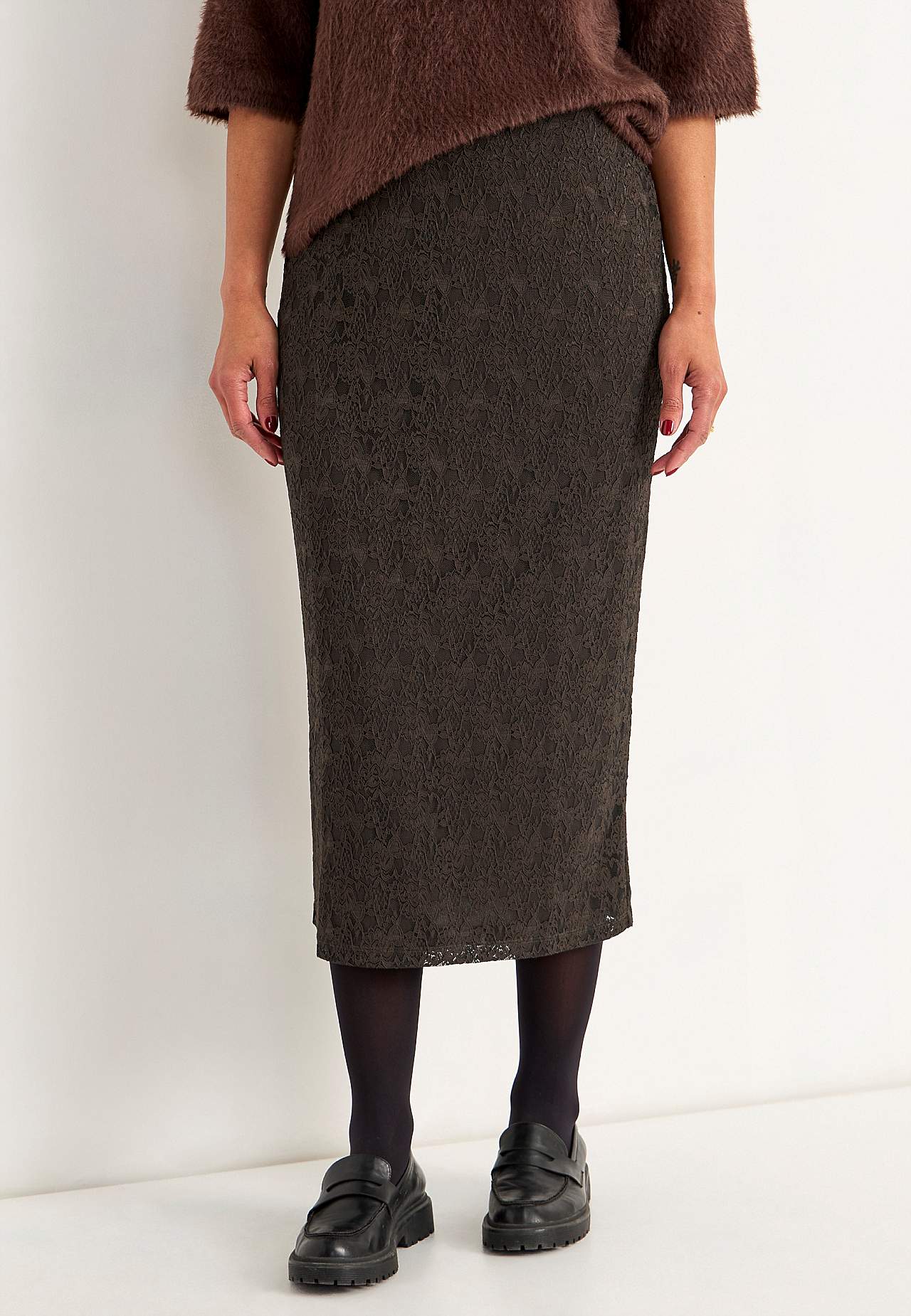 Midi skirt in lace